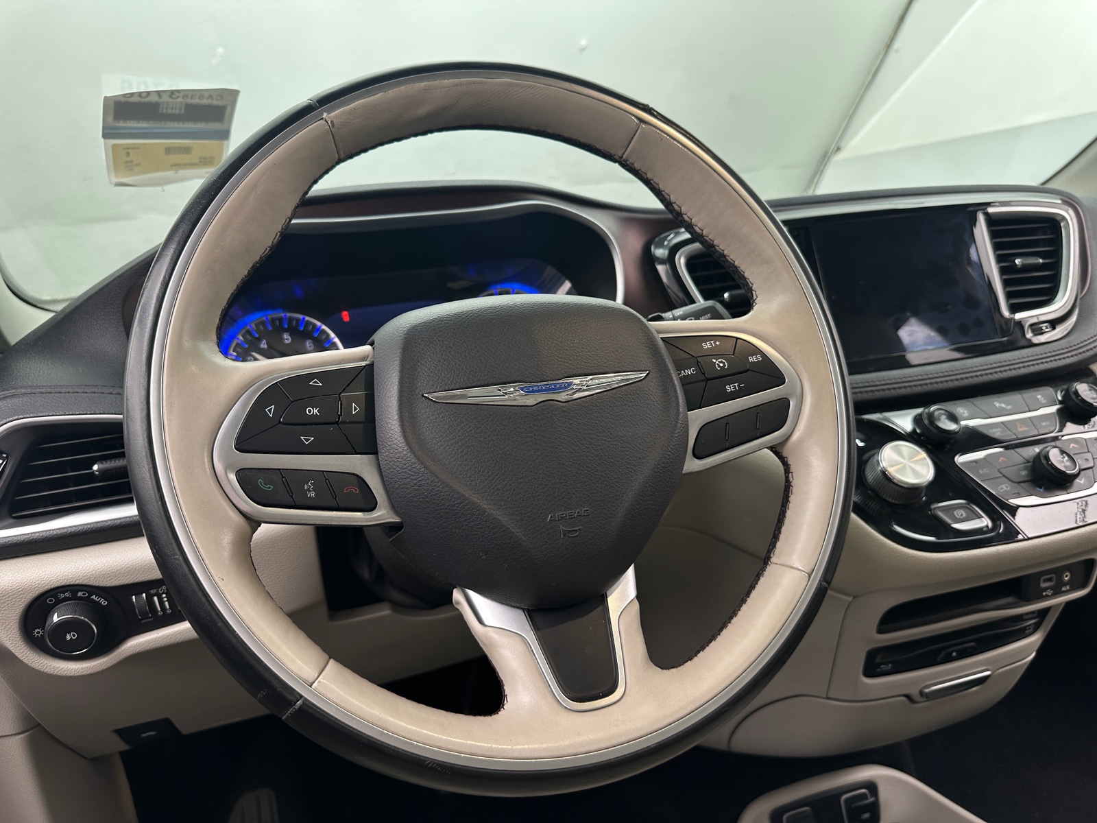 Thumbnail: 2017 Chrysler Pacifica - 4