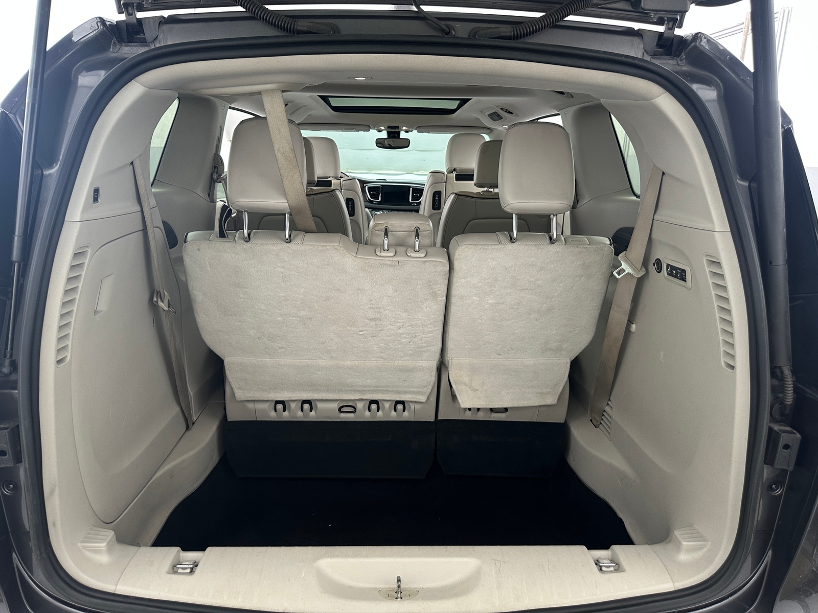 Thumbnail: 2017 Chrysler Pacifica - 6