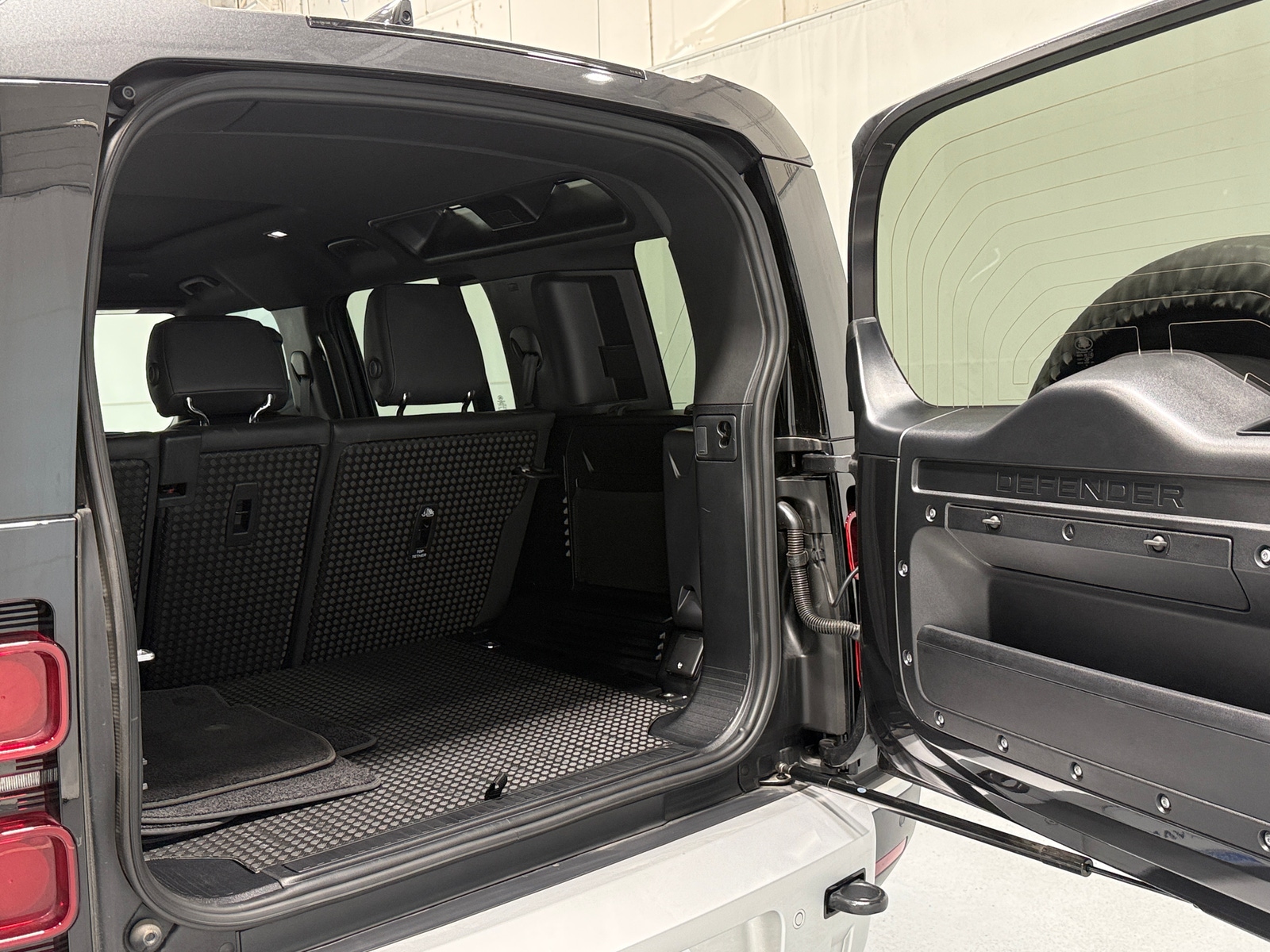 Thumbnail: 2025 Land Rover Defender - 6
