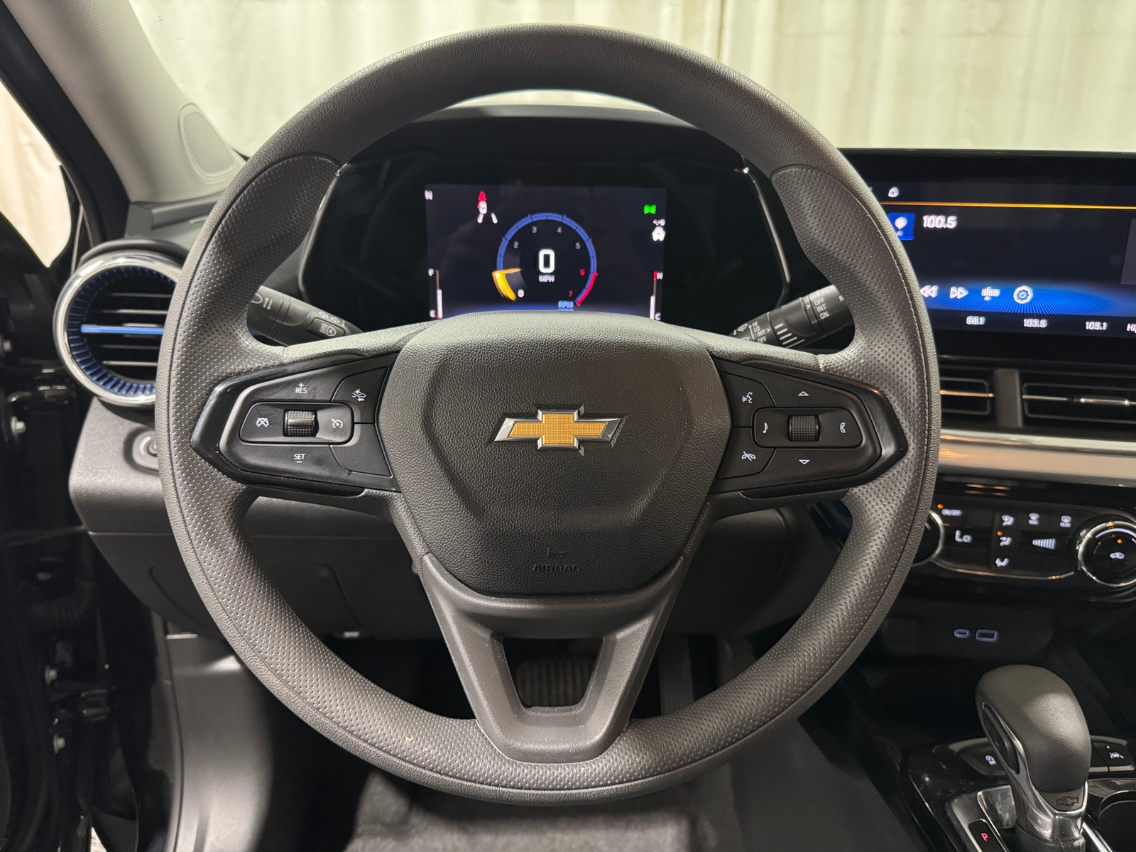 Thumbnail: 2025 Chevrolet Trax - 5