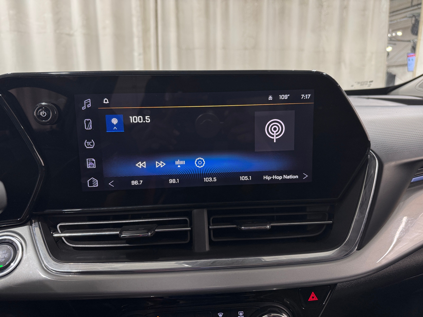 Thumbnail: 2025 Chevrolet Trax - 4