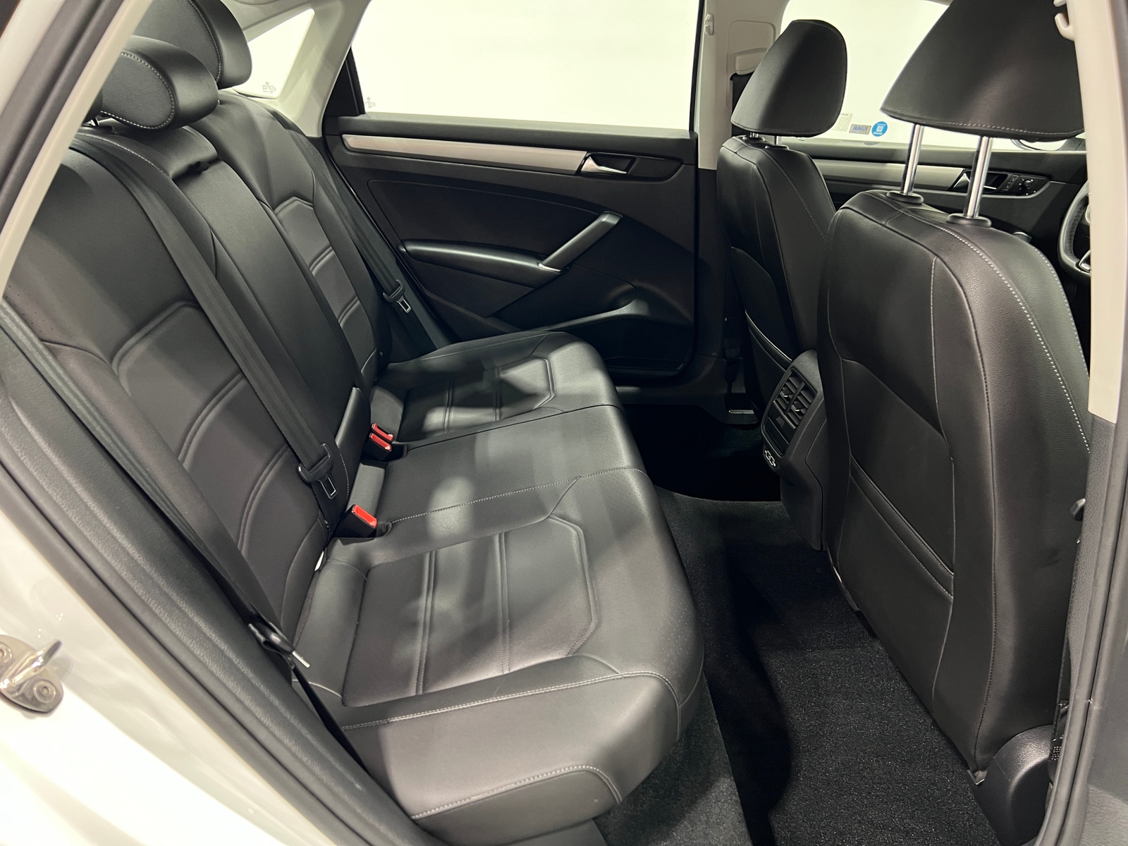 Thumbnail: 2021 Volkswagen Passat - 5