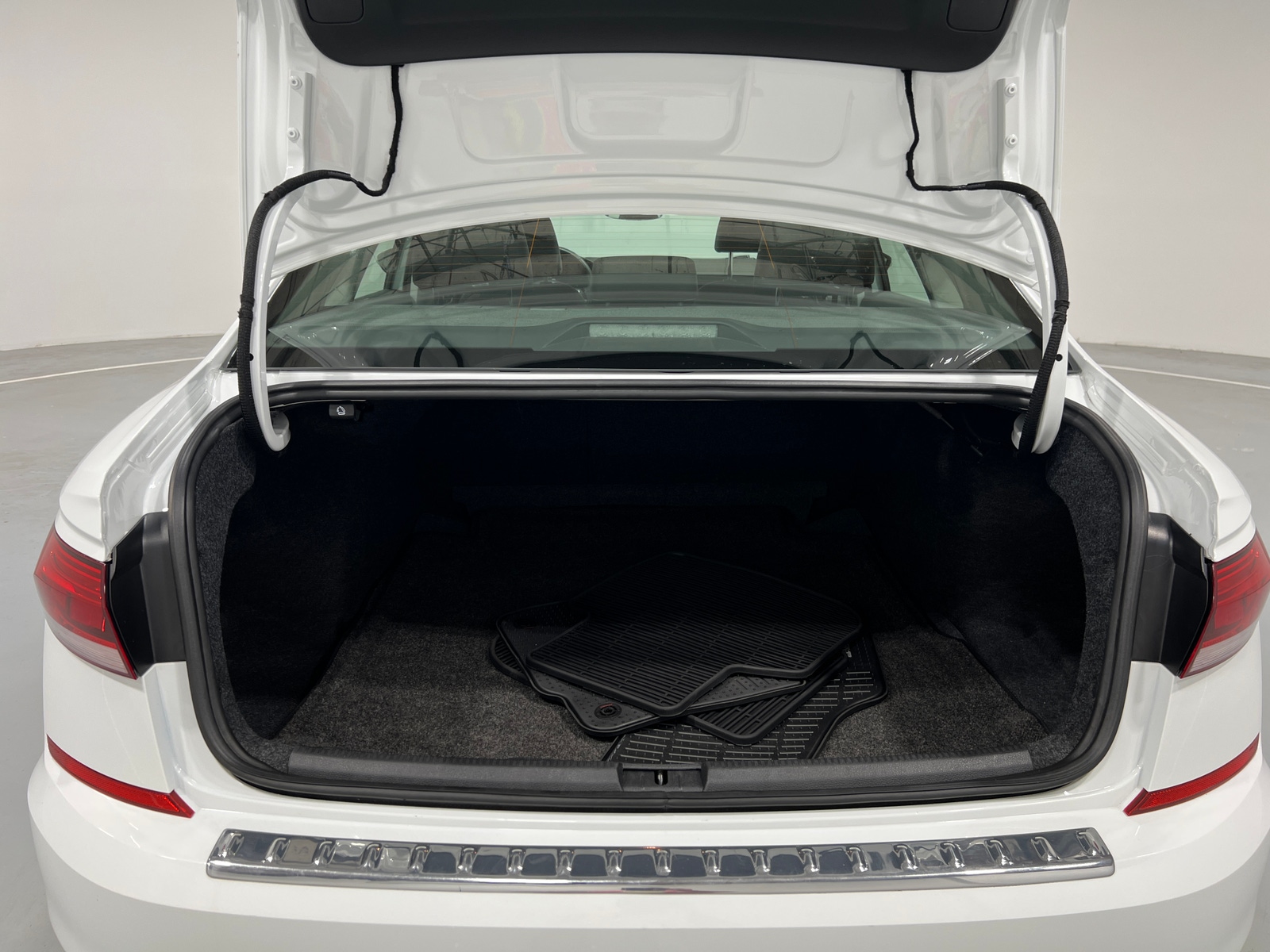Thumbnail: 2021 Volkswagen Passat - 6
