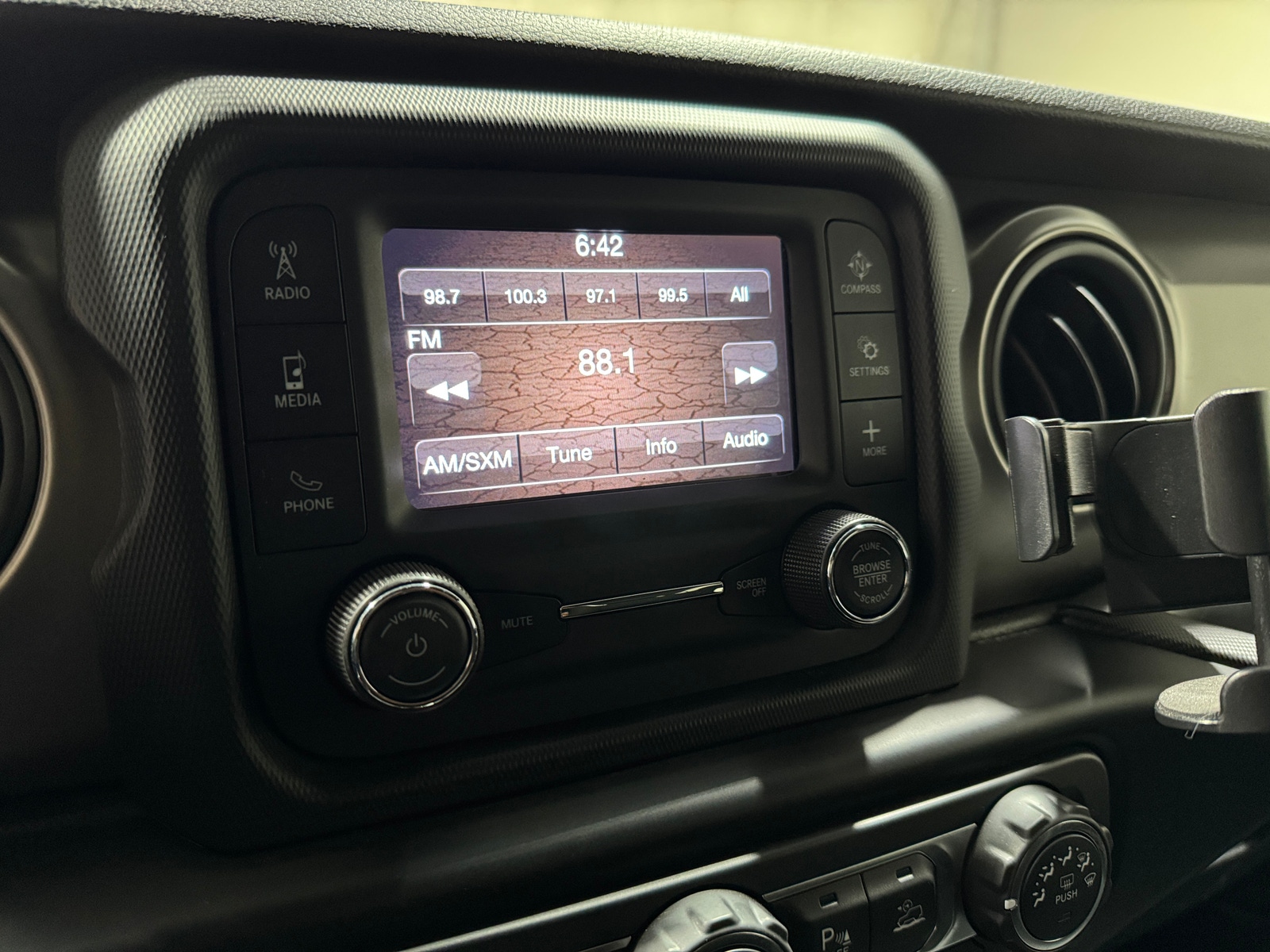 Thumbnail: 2020 Jeep Gladiator - 4