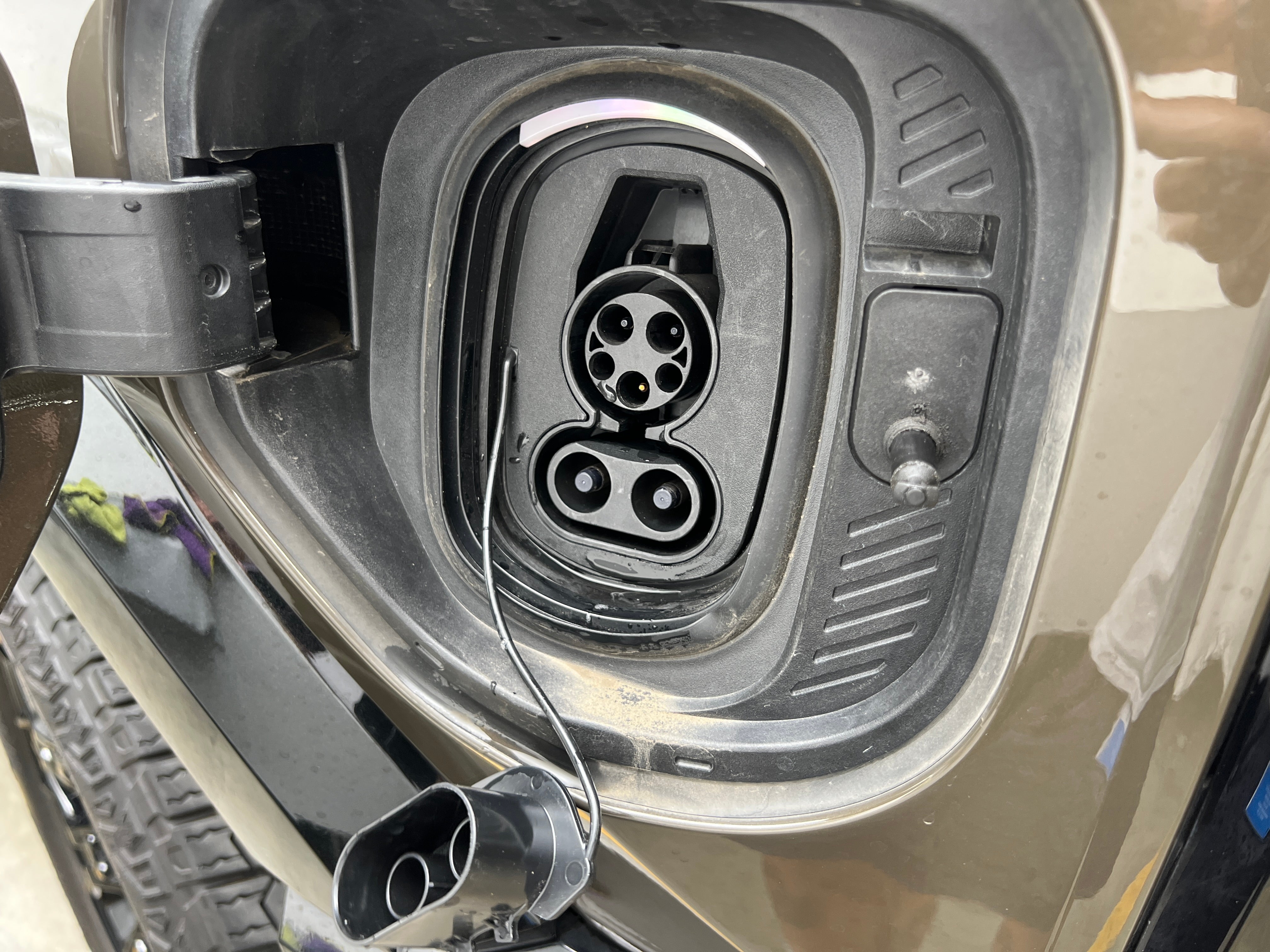 Used 2024 GMC HUMMER EV 2X with VIN 1GKB0NDE8RU104838 for sale in Oak Creek, WI