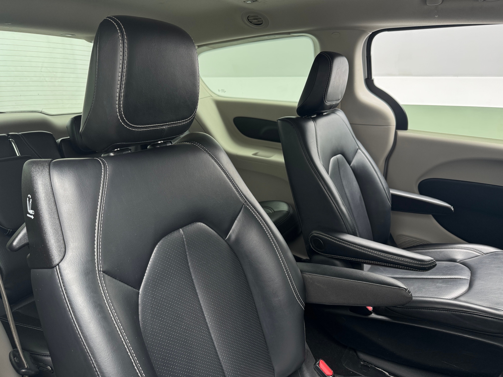 Thumbnail: 2023 Chrysler Pacifica - 5