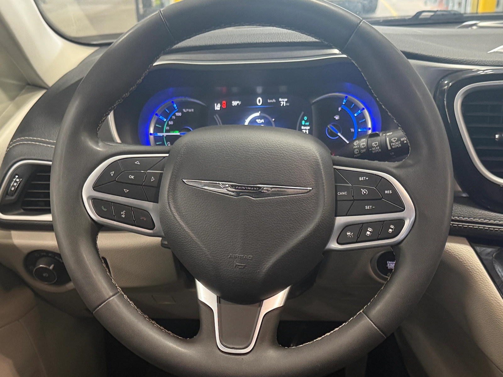 Thumbnail: 2023 Chrysler Pacifica - 4