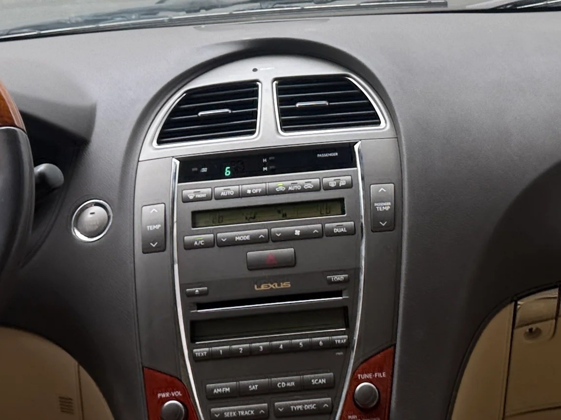 Thumbnail: 2010 Lexus ES - 3