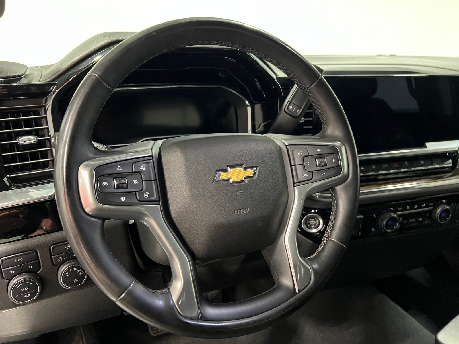 Thumbnail: 2023 Chevrolet Silverado 1500 - 5