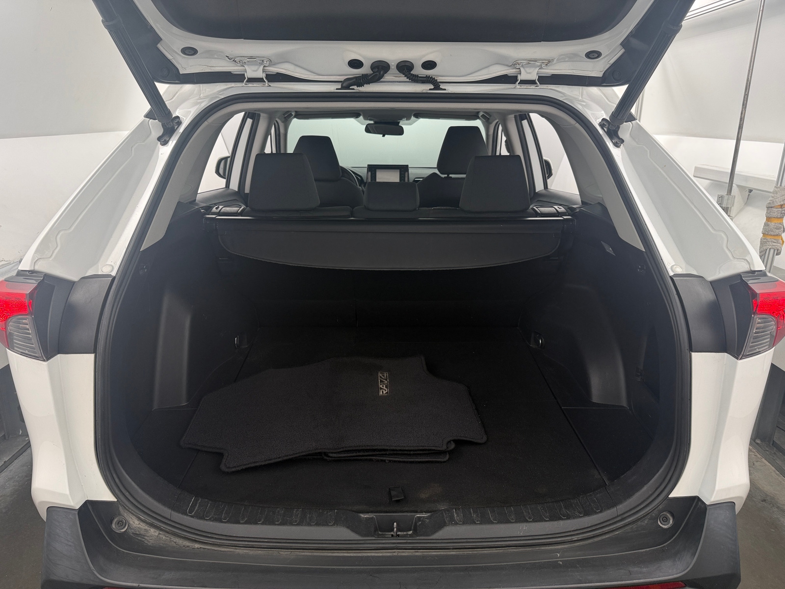 Thumbnail: 2020 Toyota RAV4 - 7