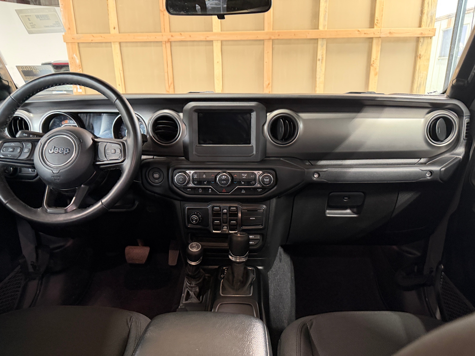 Thumbnail: 2023 Jeep Gladiator - 3