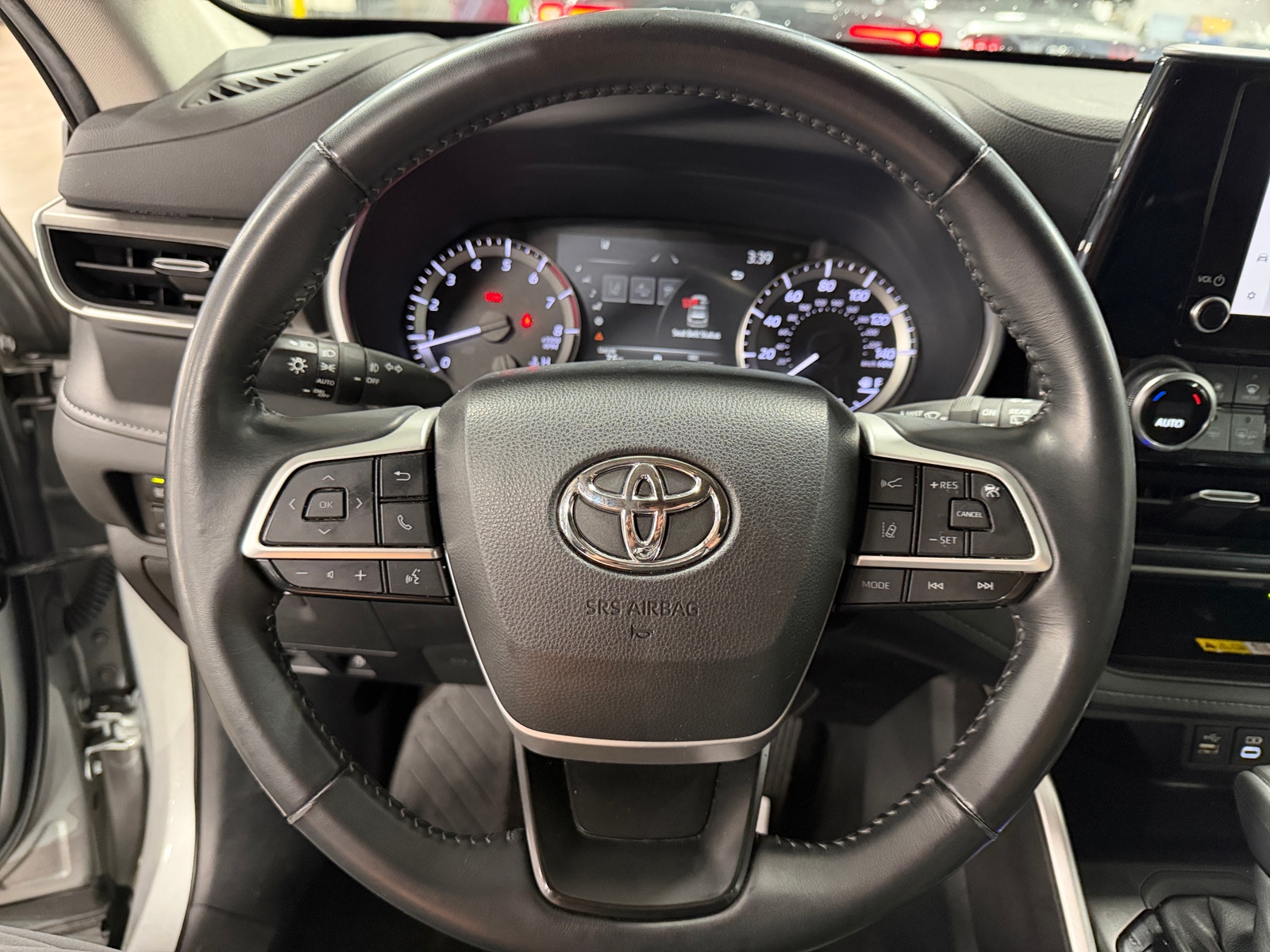Thumbnail: 2023 Toyota Highlander - 4