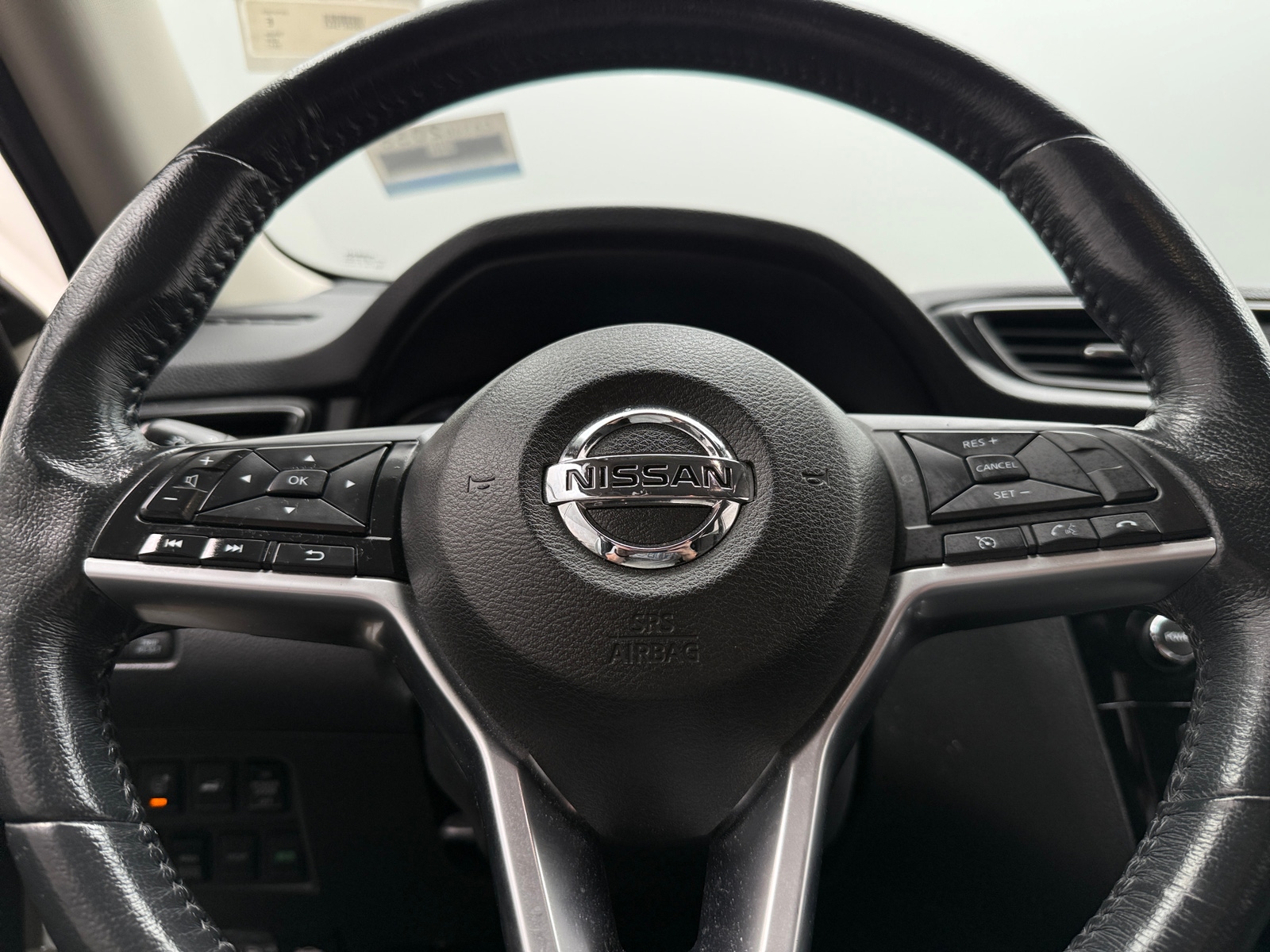 Thumbnail: 2017 Nissan Rogue - 5