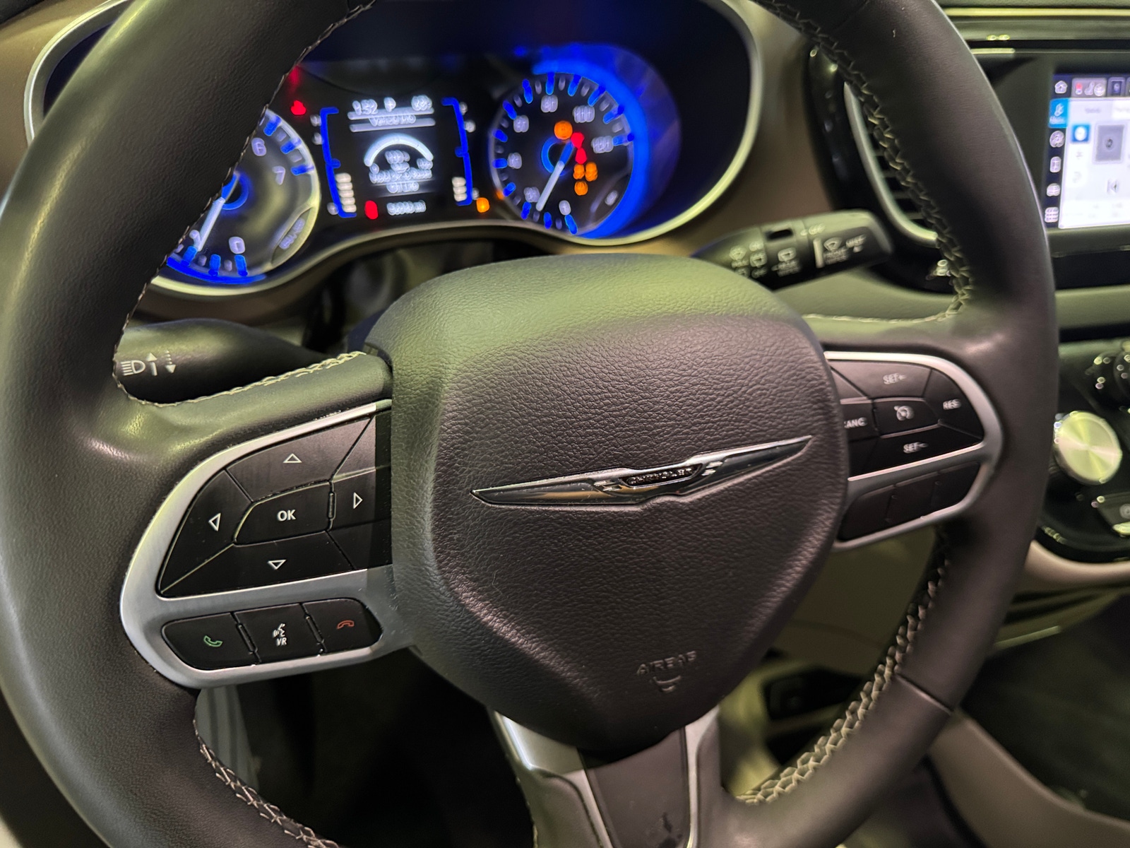 Thumbnail: 2023 Chrysler Voyager - 5