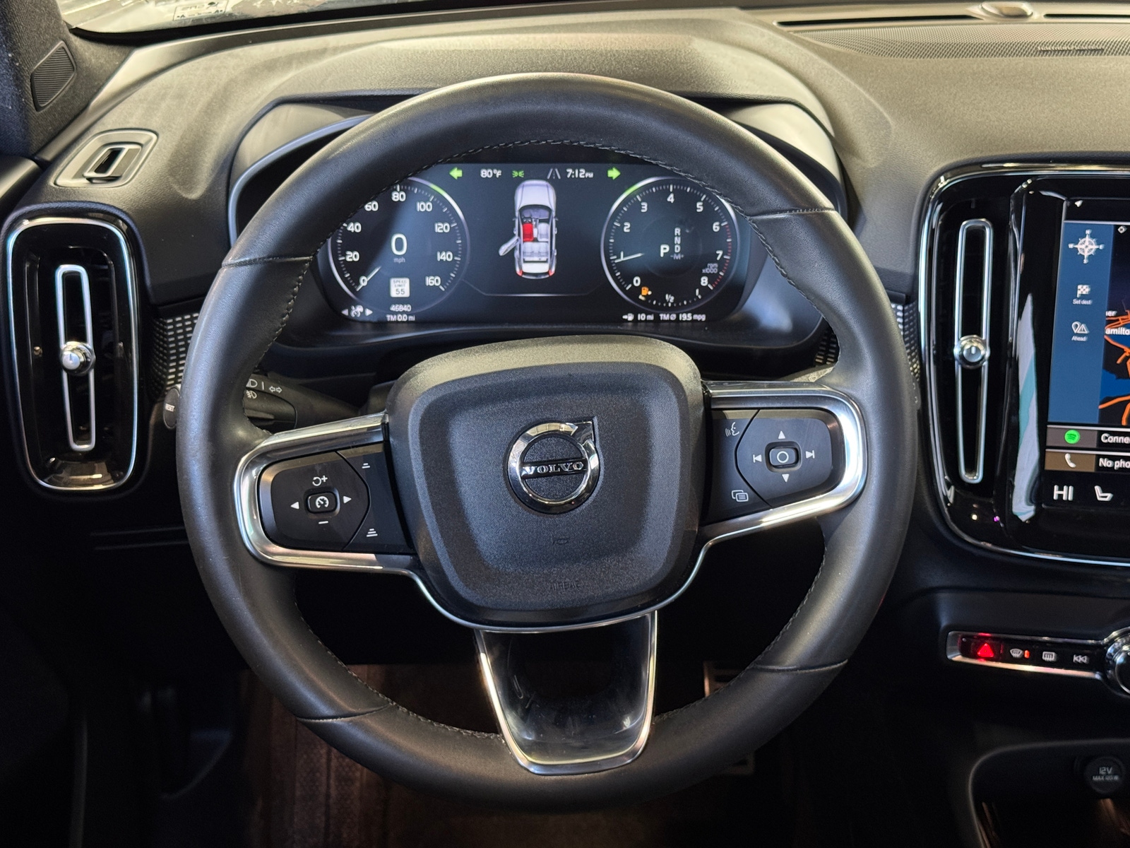Thumbnail: 2022 Volvo XC40 - 4