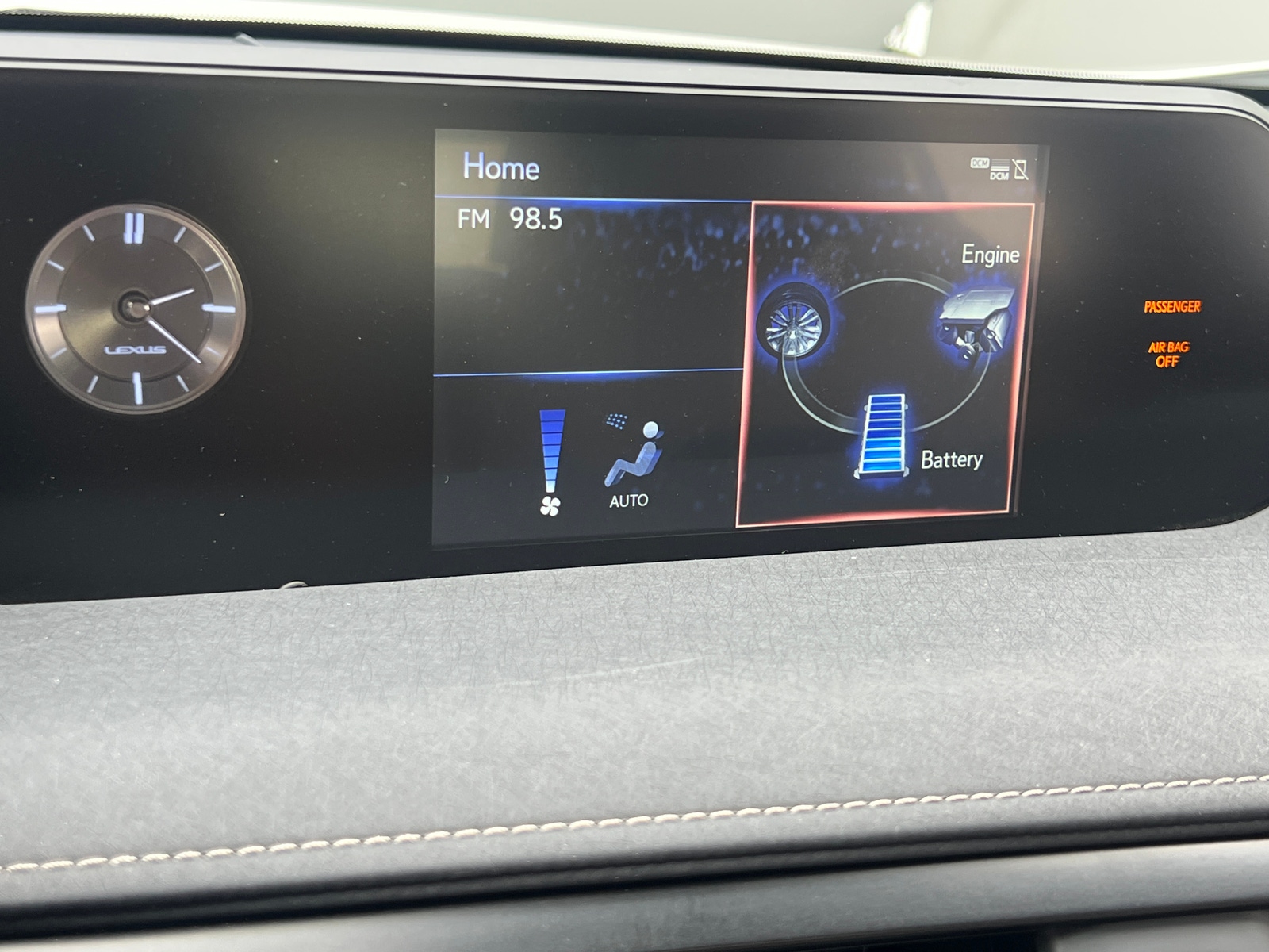 Thumbnail: 2019 Lexus UX - 3