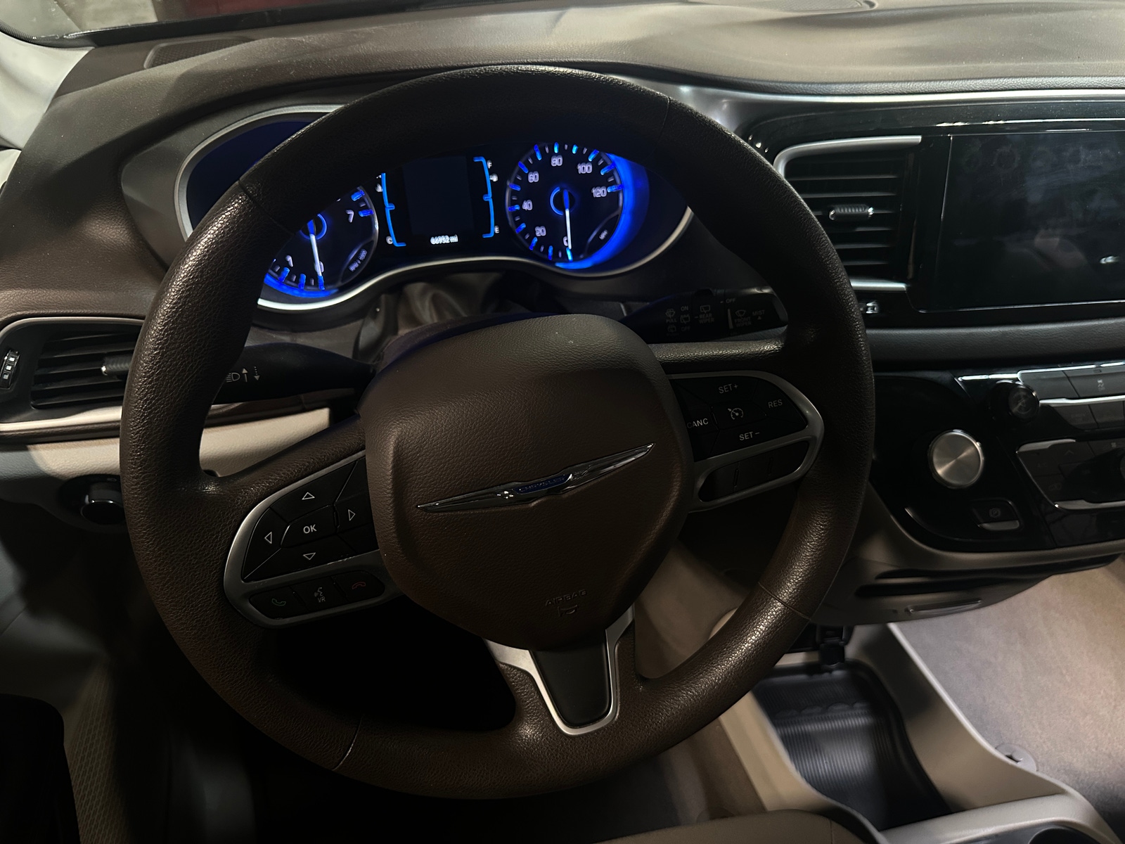 Thumbnail: 2017 Chrysler Pacifica - 5