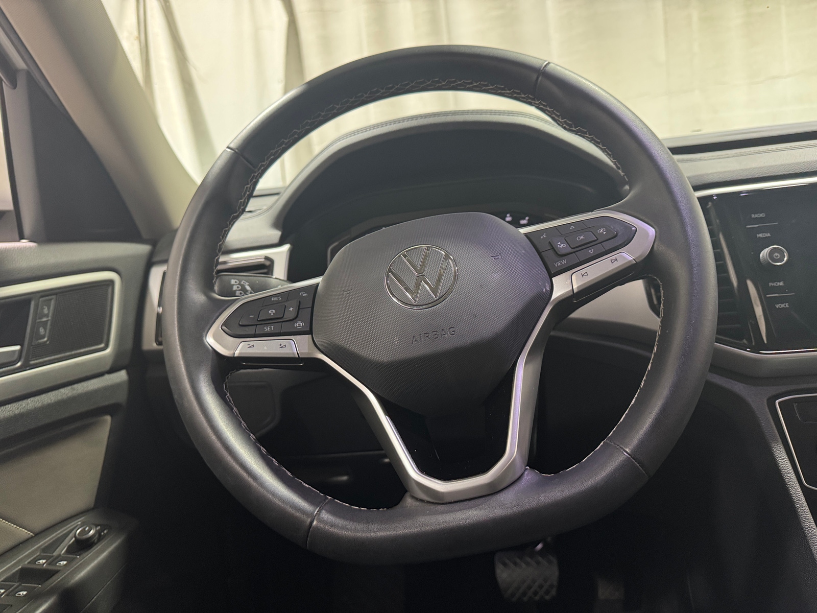 Thumbnail: 2023 Volkswagen Atlas - 4