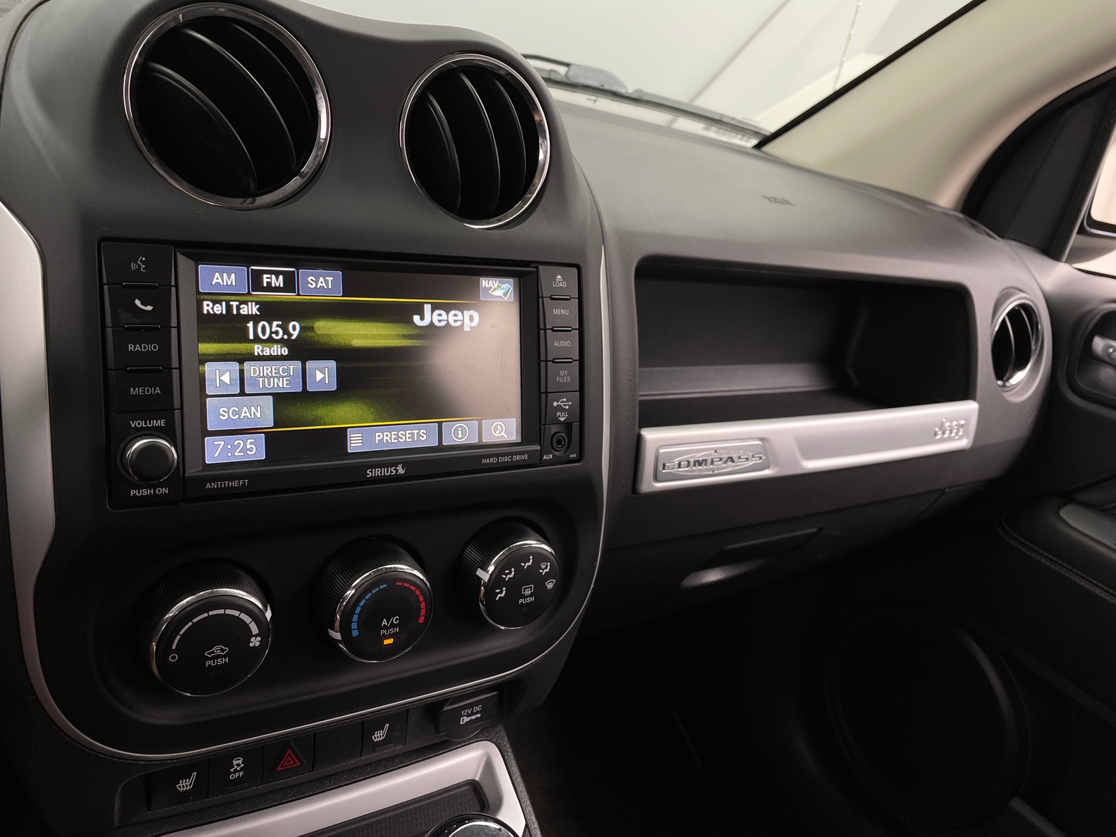 Thumbnail: 2016 Jeep Compass - 3