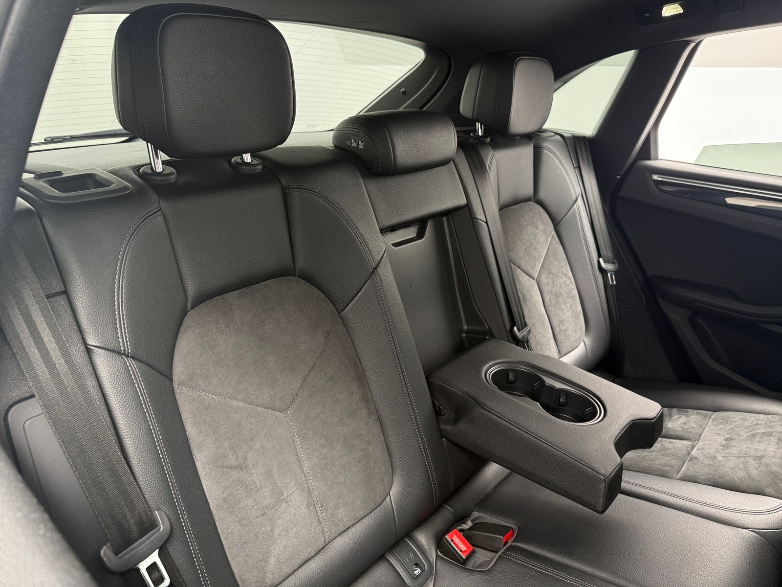 Thumbnail: 2021 Porsche Macan - 6