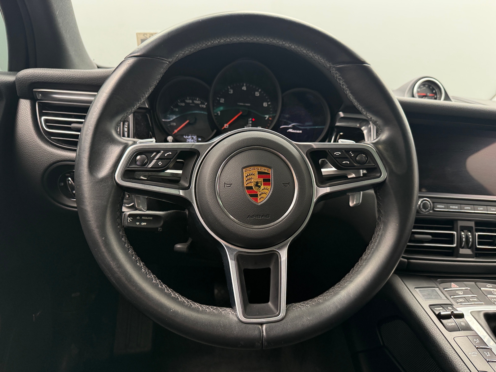 Thumbnail: 2021 Porsche Macan - 5