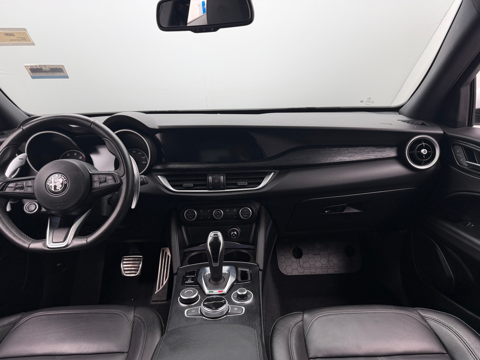 Thumbnail: 2023 Alfa Romeo Stelvio - 2