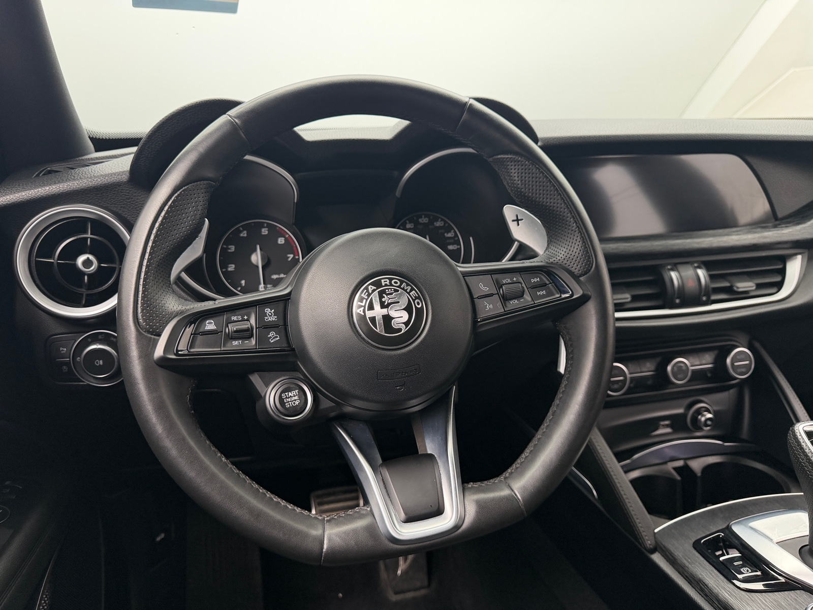 Thumbnail: 2023 Alfa Romeo Stelvio - 4