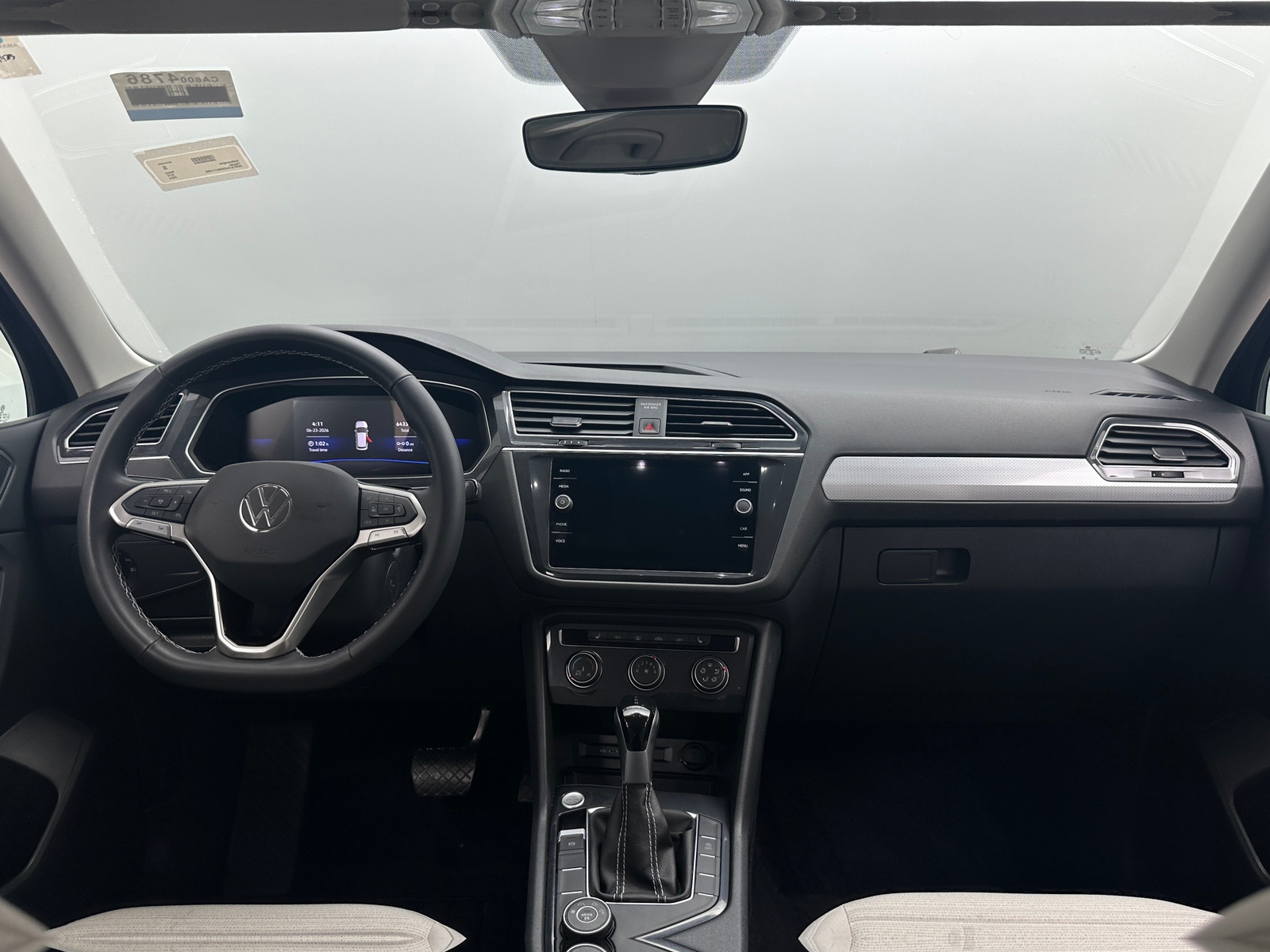 Thumbnail: 2024 Volkswagen Tiguan - 3