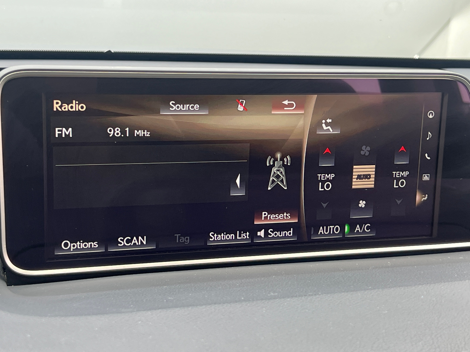 Thumbnail: 2019 Lexus RX - 4