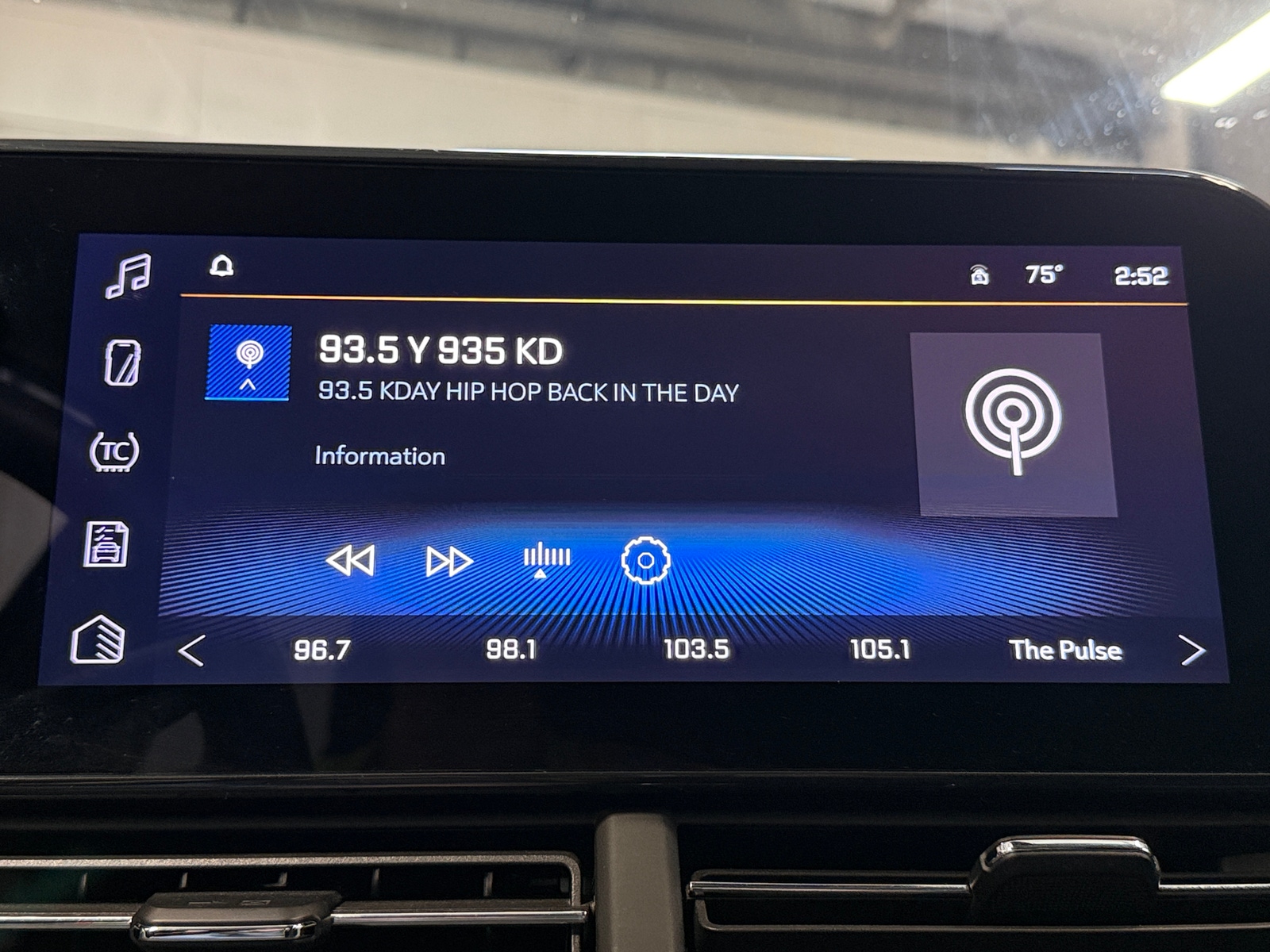 Thumbnail: 2025 Chevrolet Trax - 4