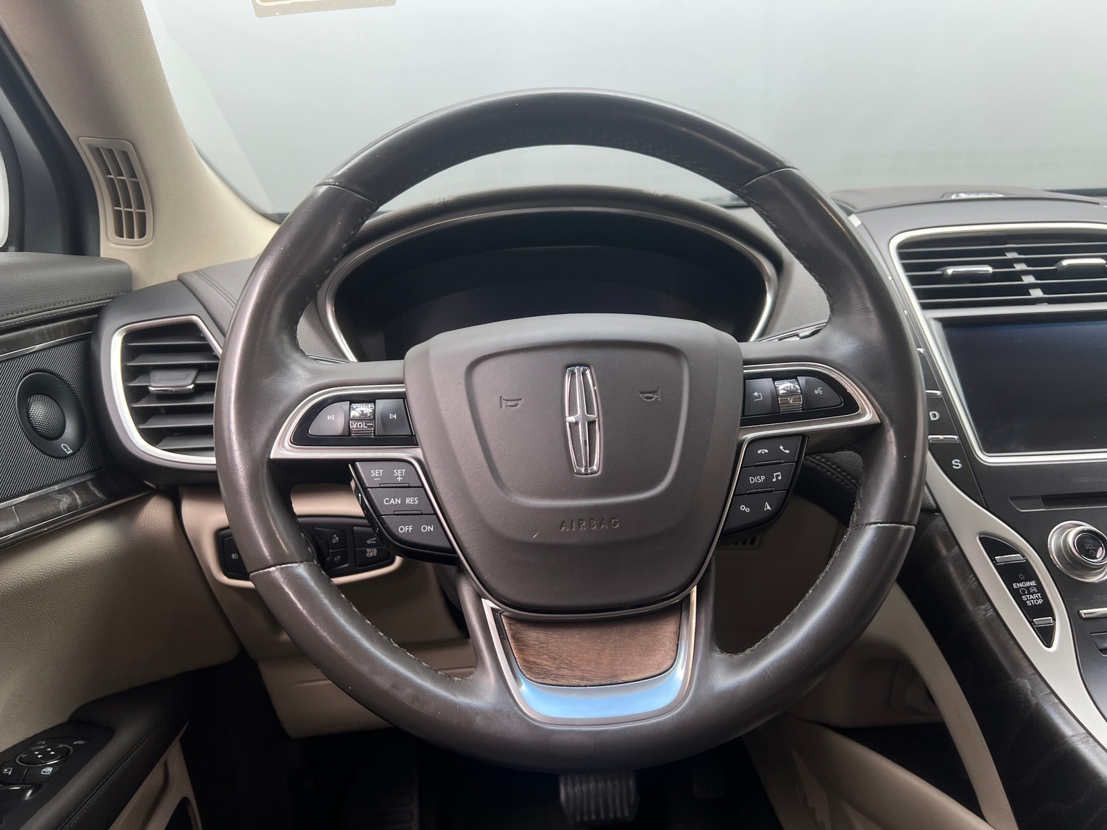 Thumbnail: 2019 Lincoln Nautilus - 4