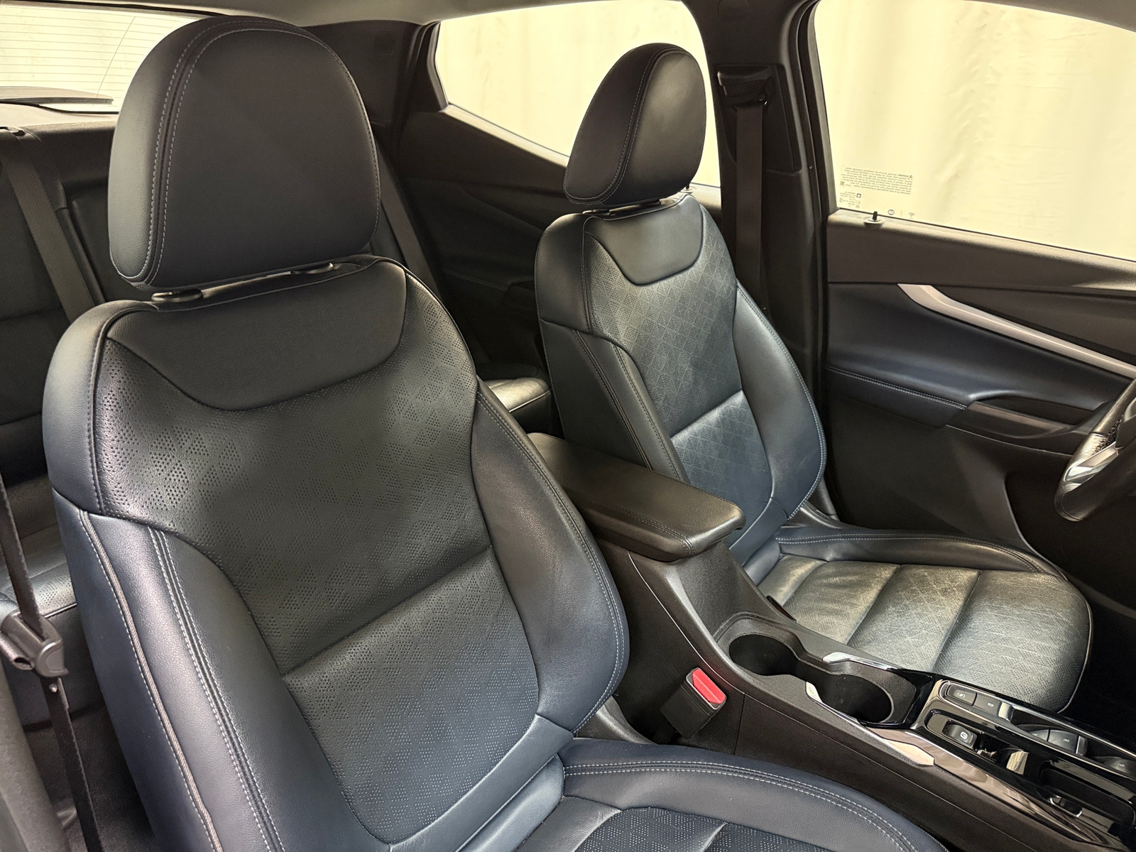 Thumbnail: 2022 Chevrolet Bolt EUV - 2
