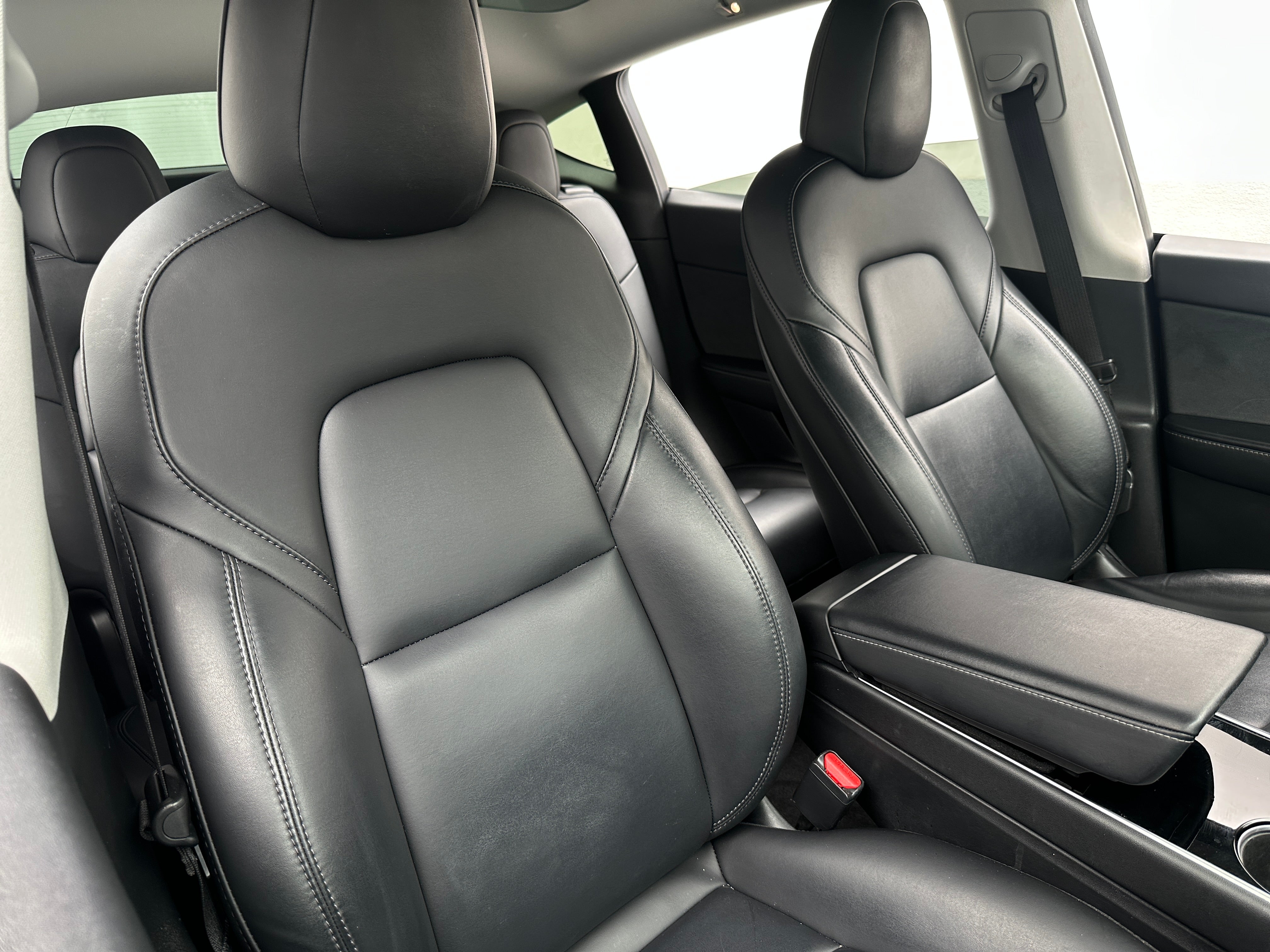 Used 2021 Tesla Model Y Standard Range with VIN 5YJYGDED9MF103880 for sale in Oak Creek, WI