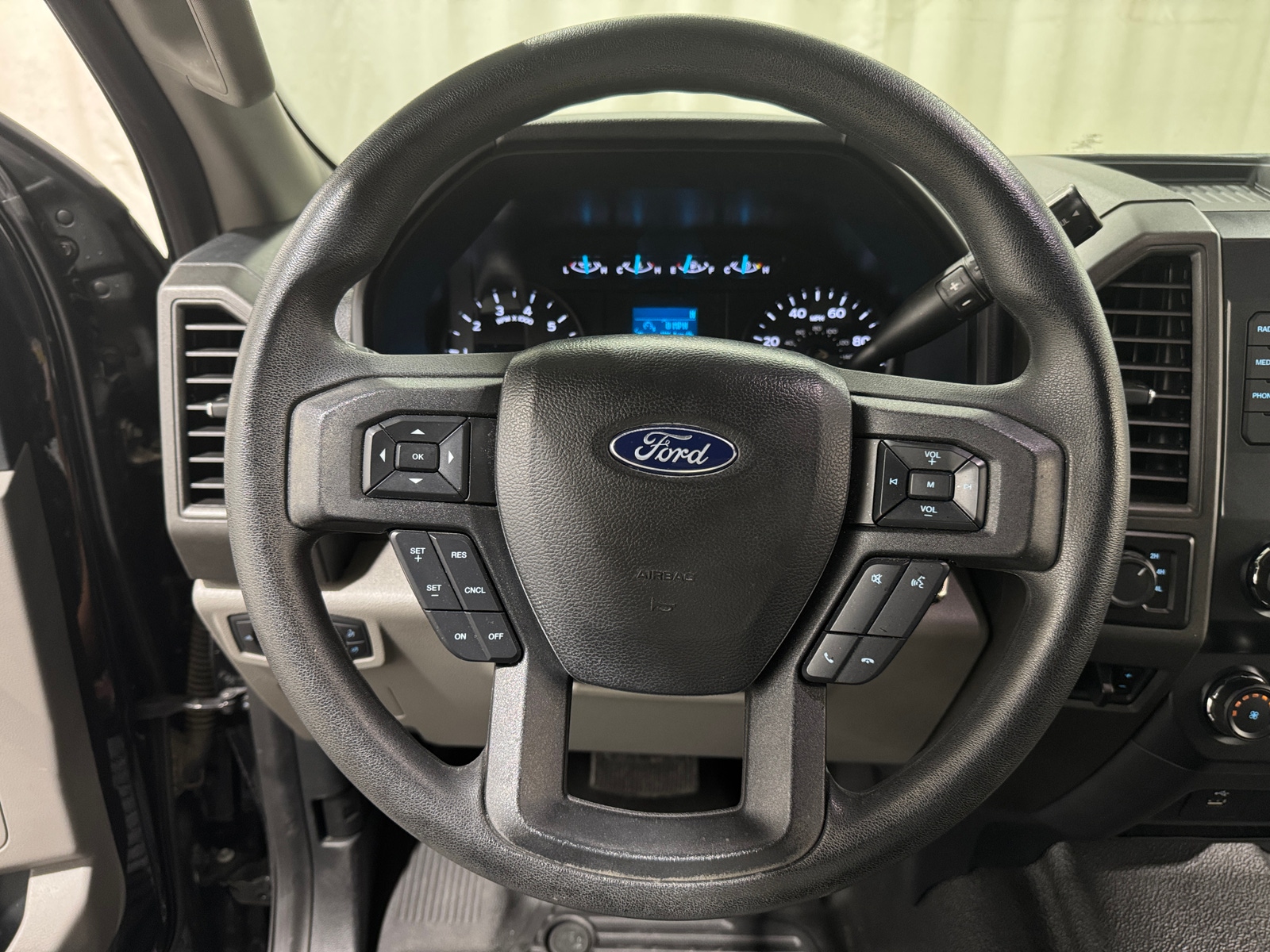Thumbnail: 2019 Ford Econoline - 5