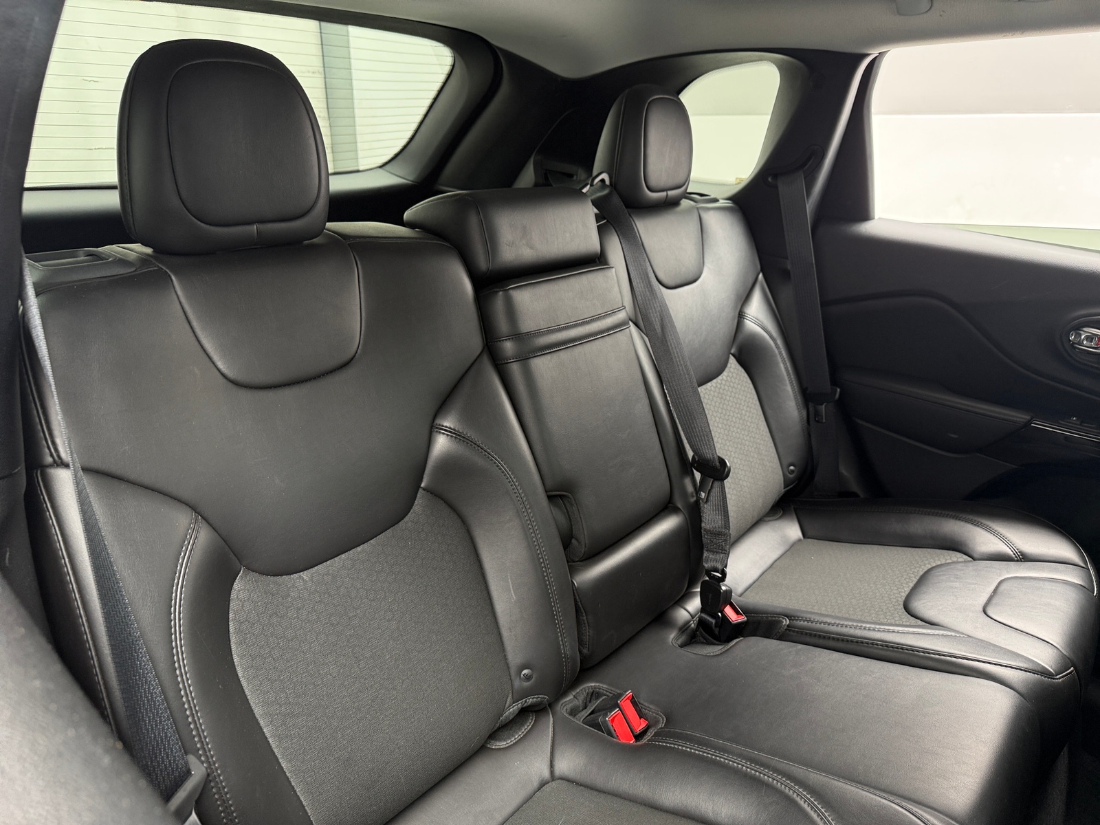 Thumbnail: 2019 Jeep Cherokee - 6