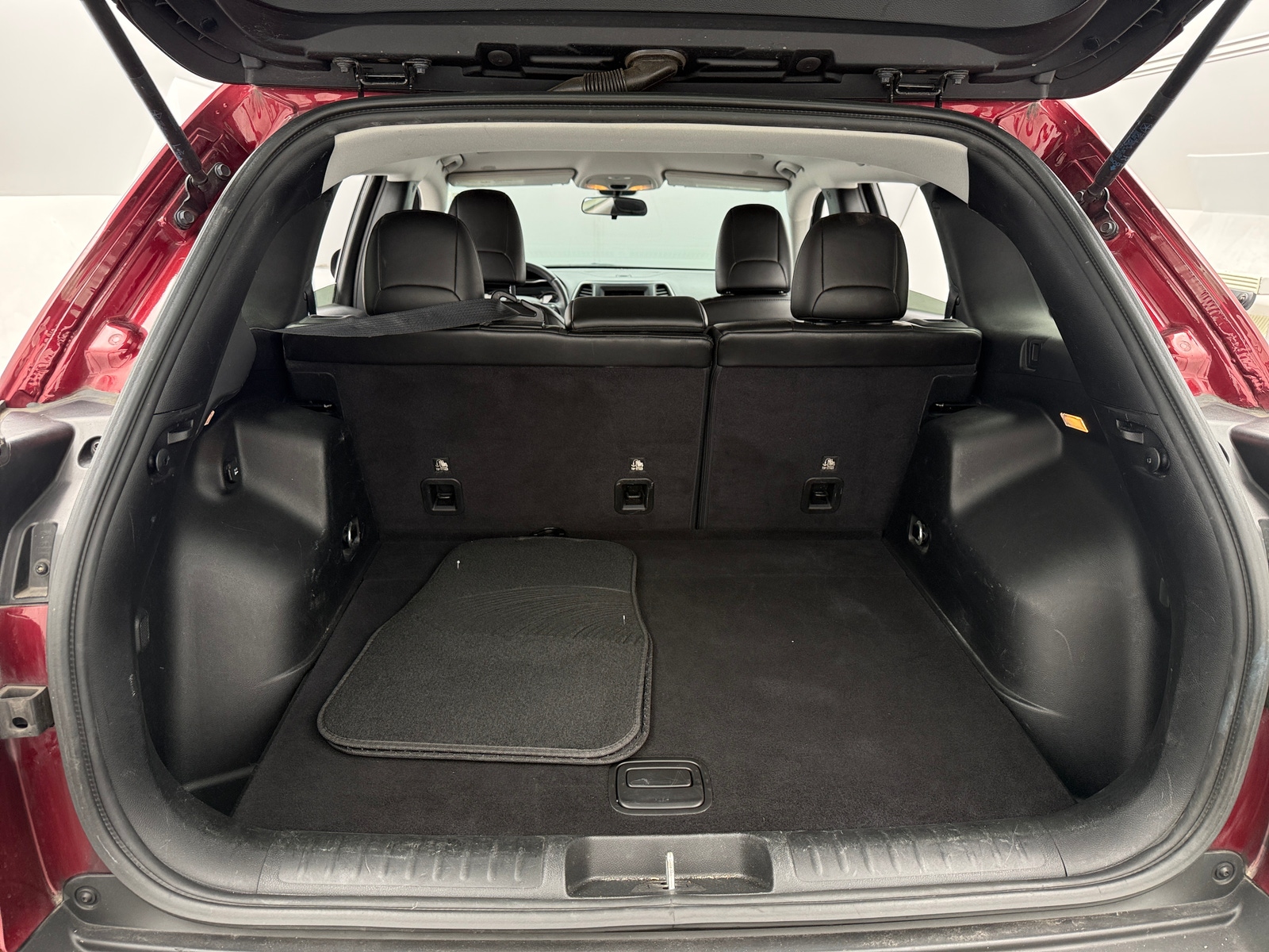 Thumbnail: 2019 Jeep Cherokee - 7