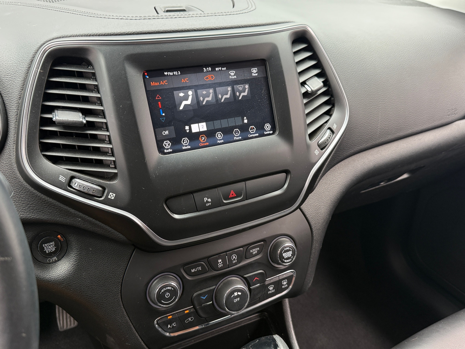 Thumbnail: 2019 Jeep Cherokee - 4
