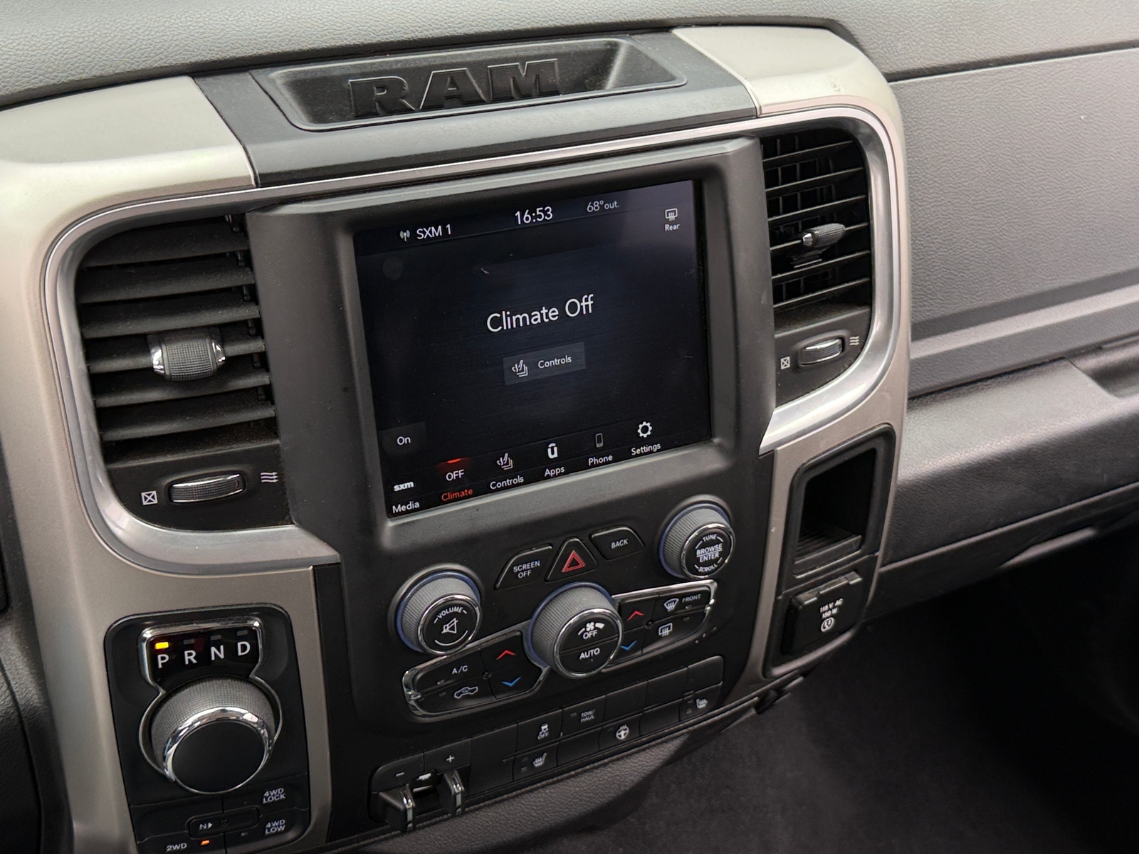 Thumbnail: 2020 RAM 1500 Classic - 4