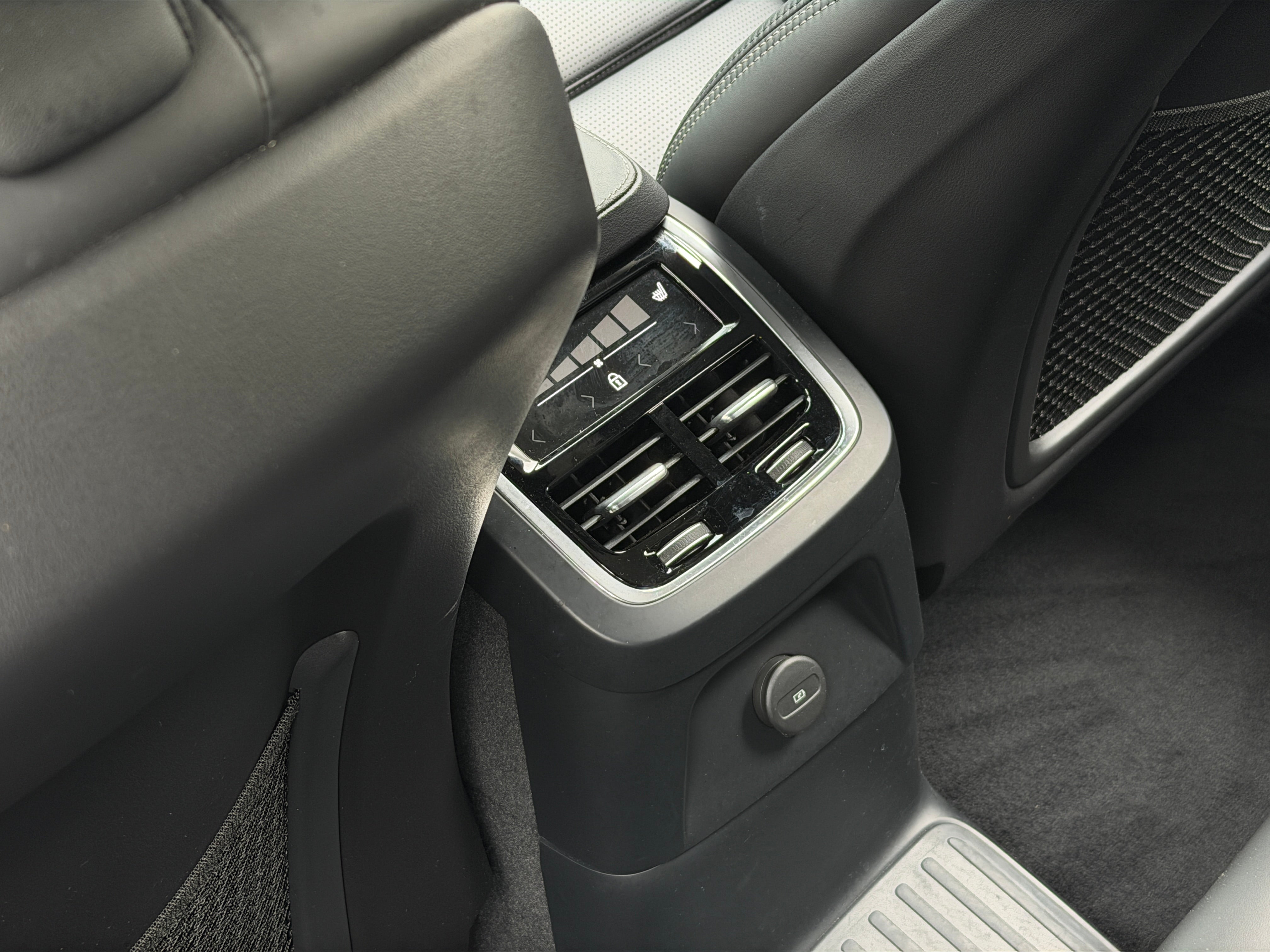 2025 Volvo XC90 Ultra - Photo 5