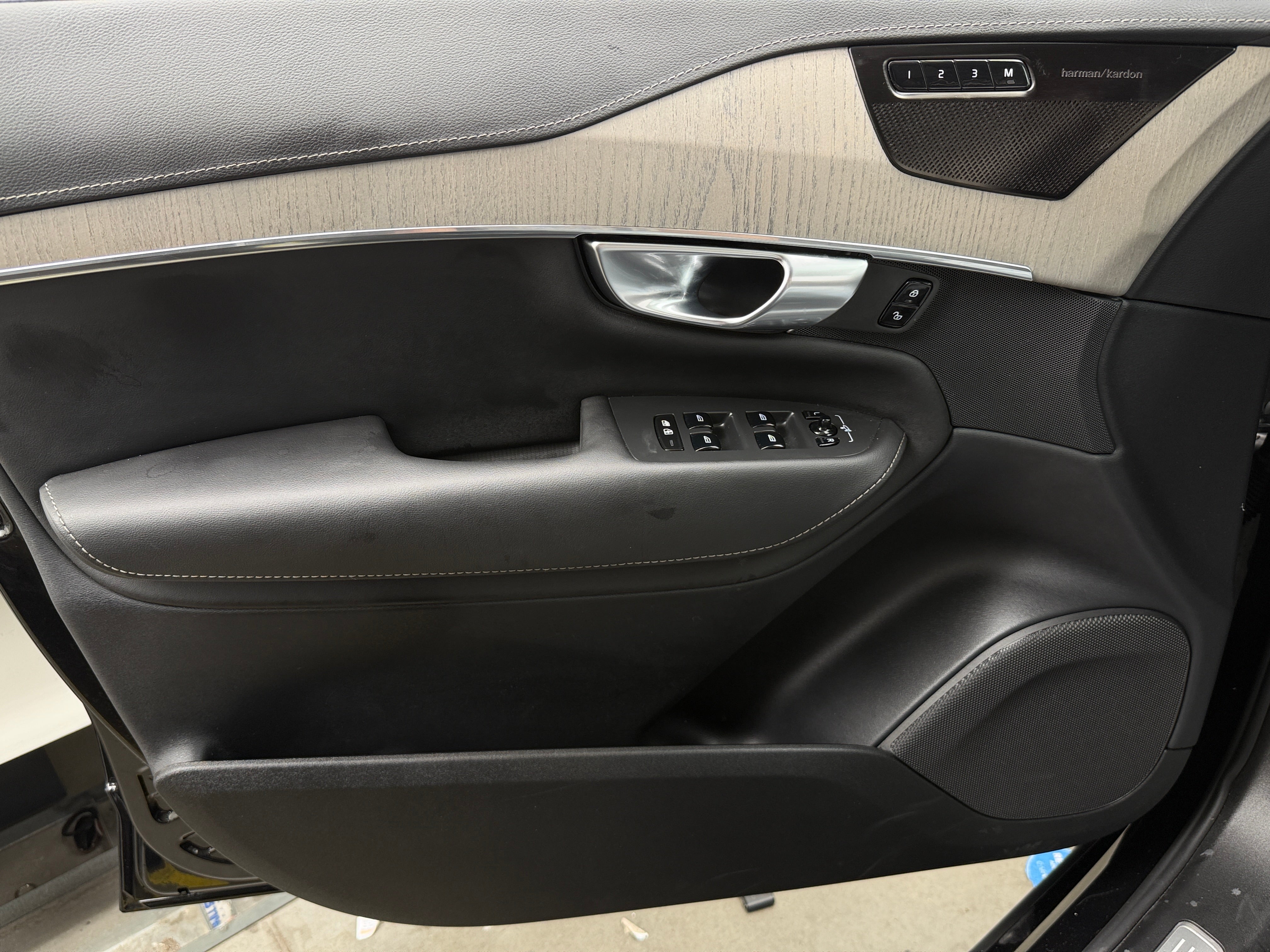 2025 Volvo XC90 Ultra - Photo 10