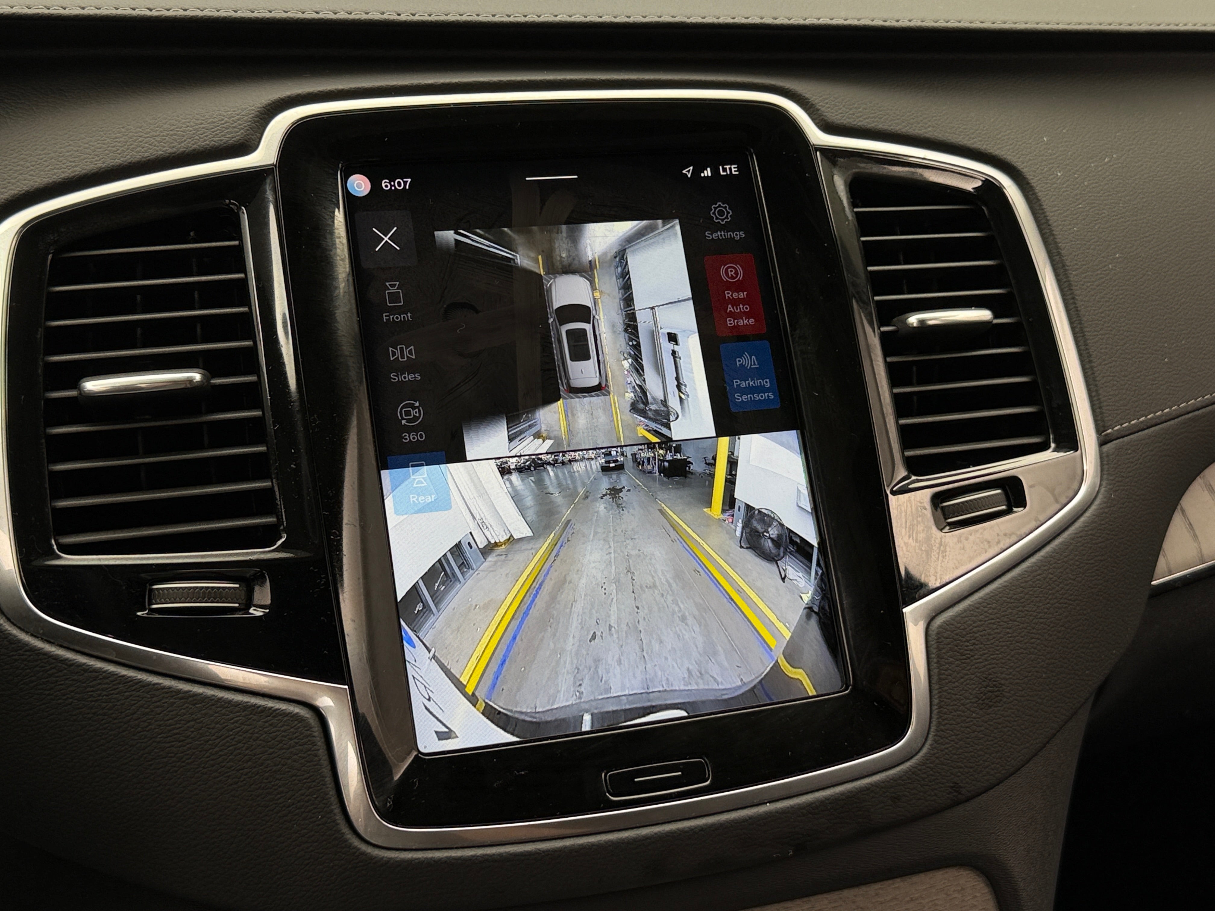 2025 Volvo XC90 Ultra - Photo 17