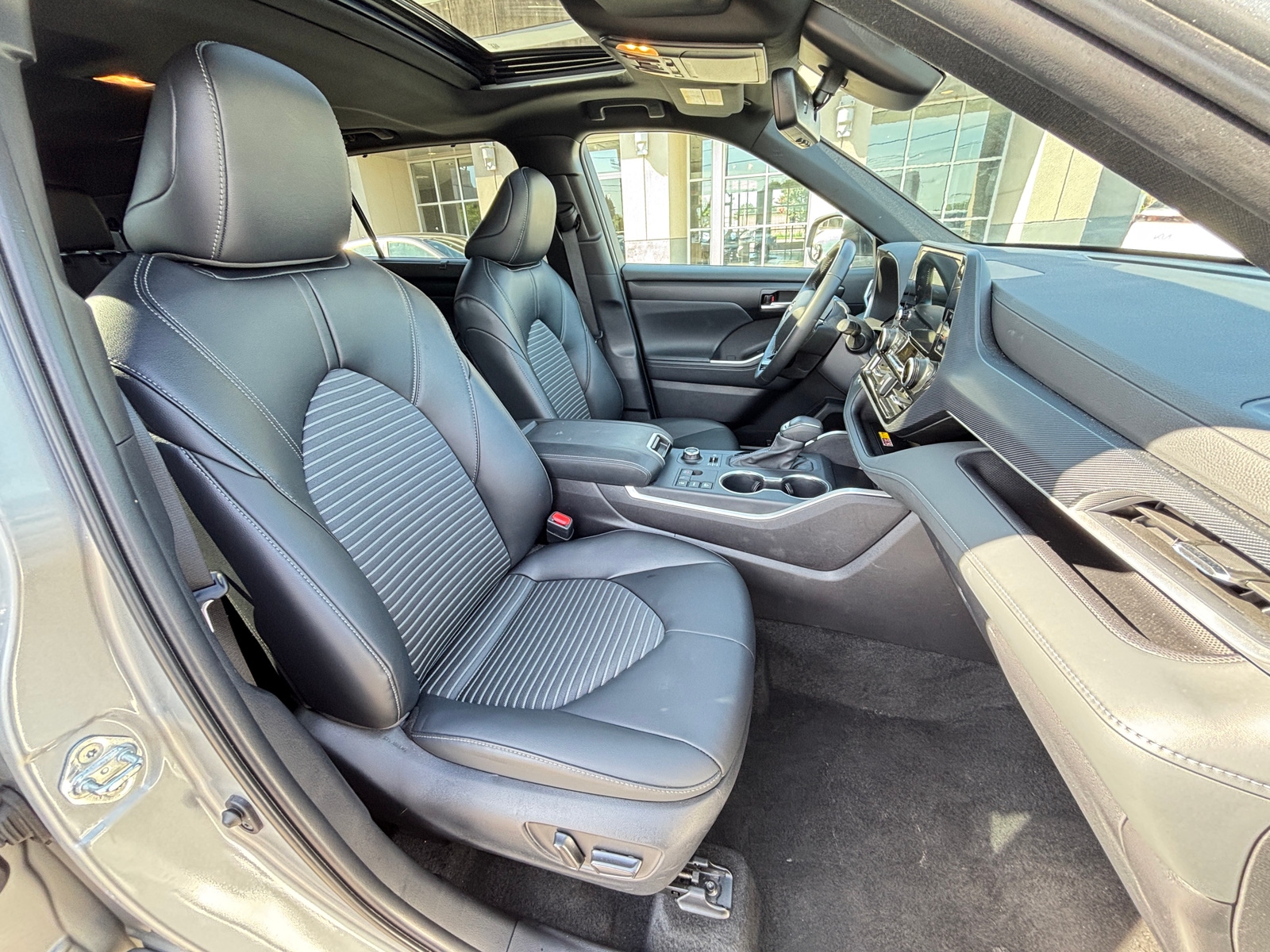 Thumbnail: 2025 Toyota Highlander - 2