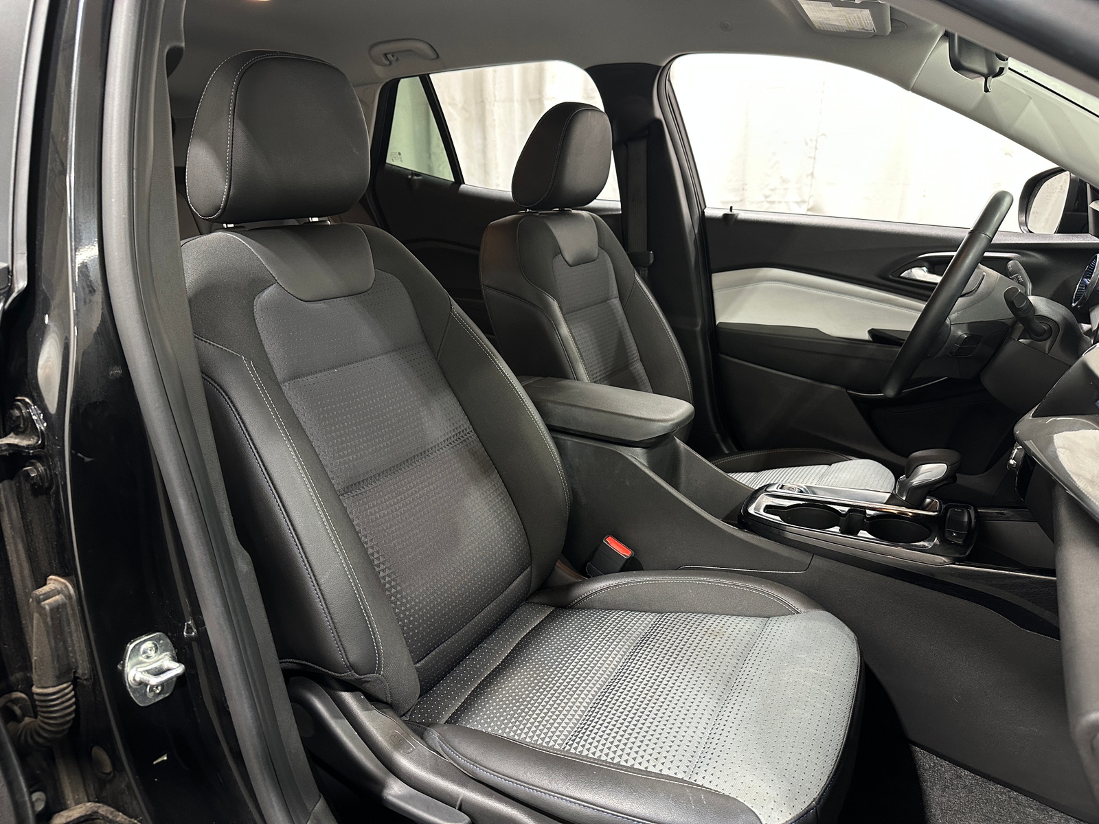 Thumbnail: 2025 Chevrolet Trax - 2