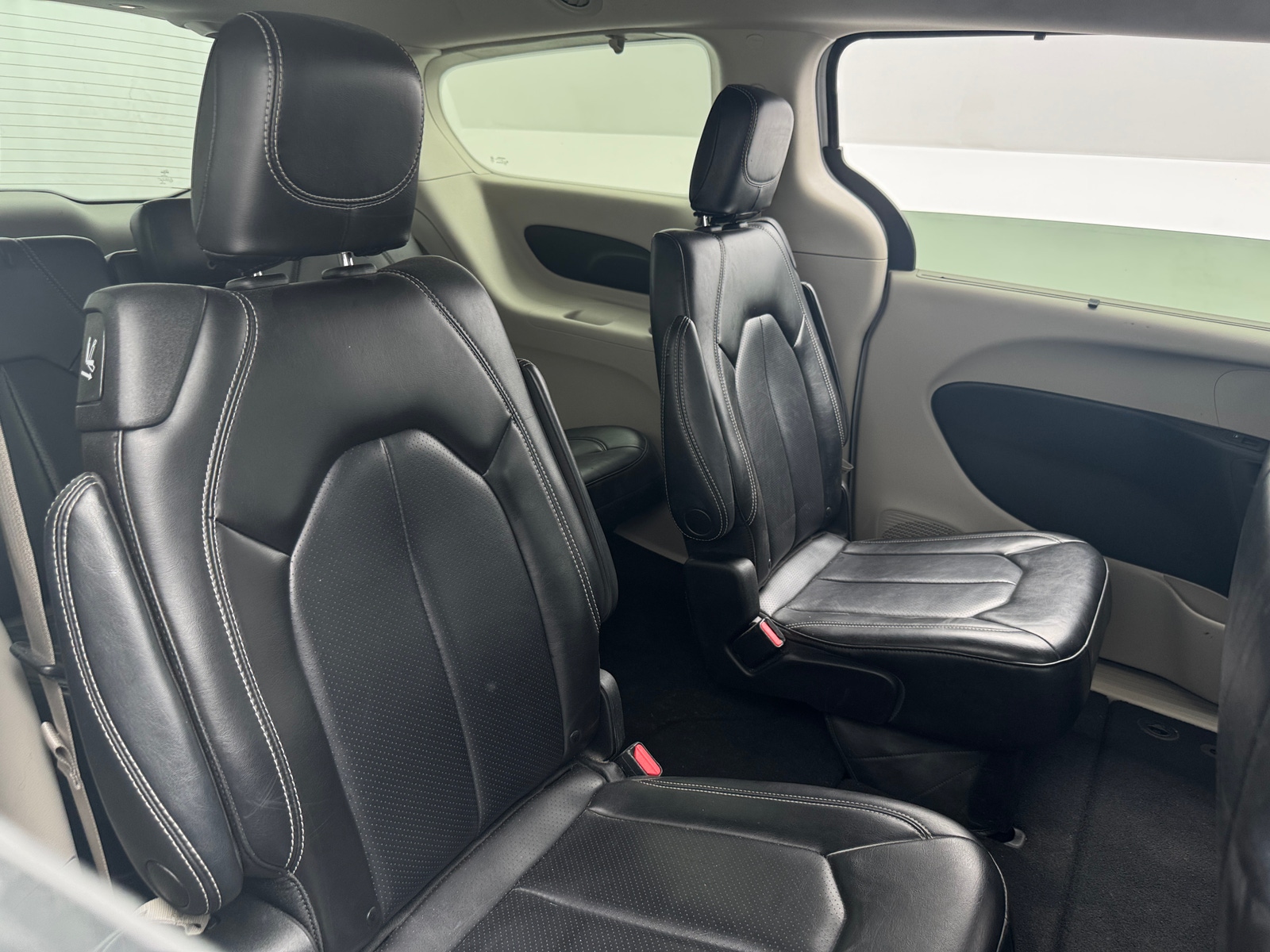 Thumbnail: 2023 Chrysler Pacifica - 5