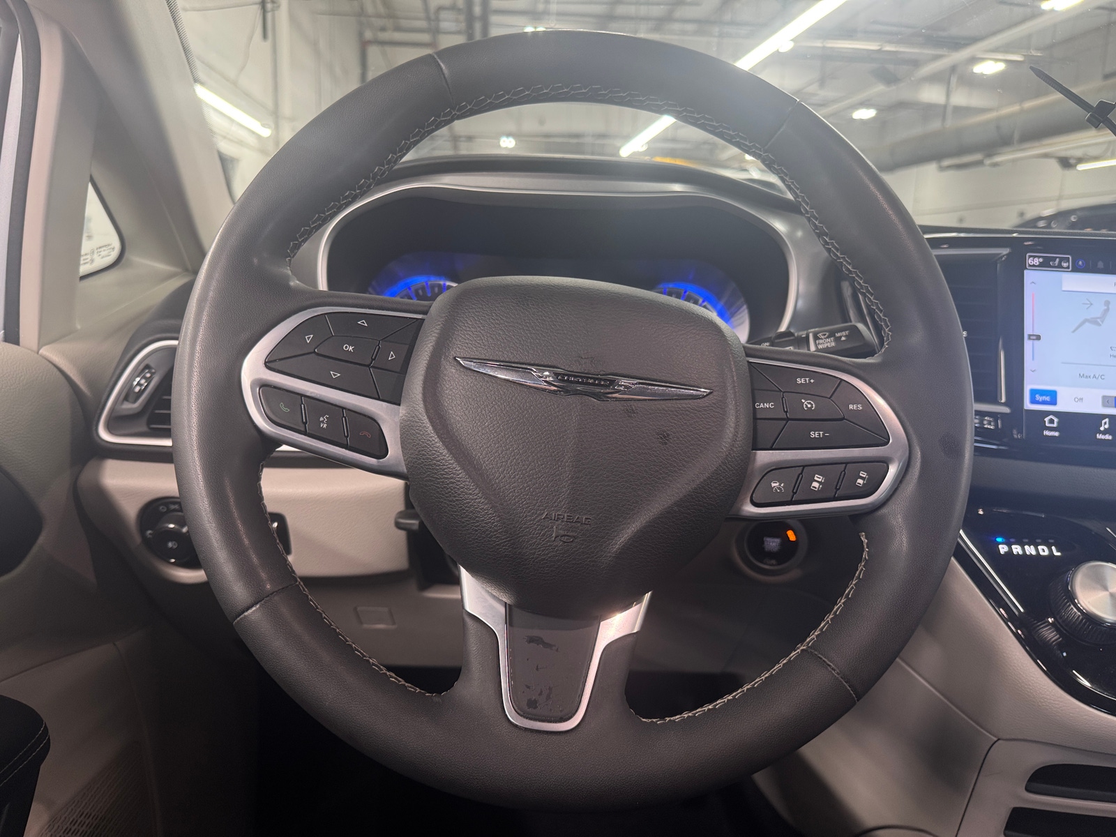 Thumbnail: 2023 Chrysler Pacifica - 4