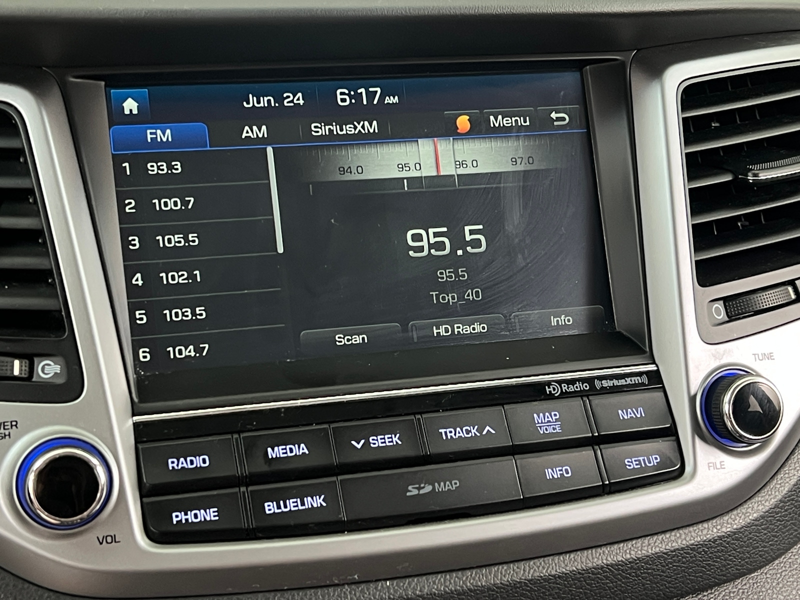 Thumbnail: 2016 Hyundai Tucson - 3