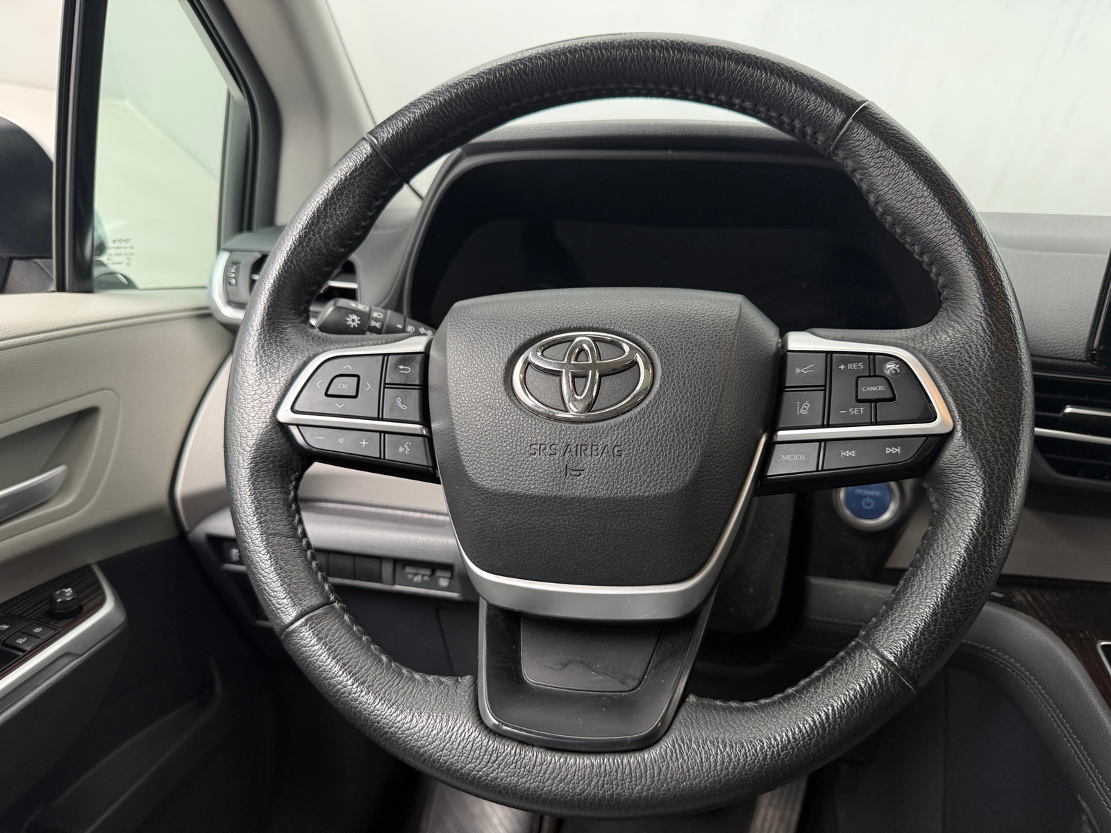 Thumbnail: 2023 Toyota Sienna - 4