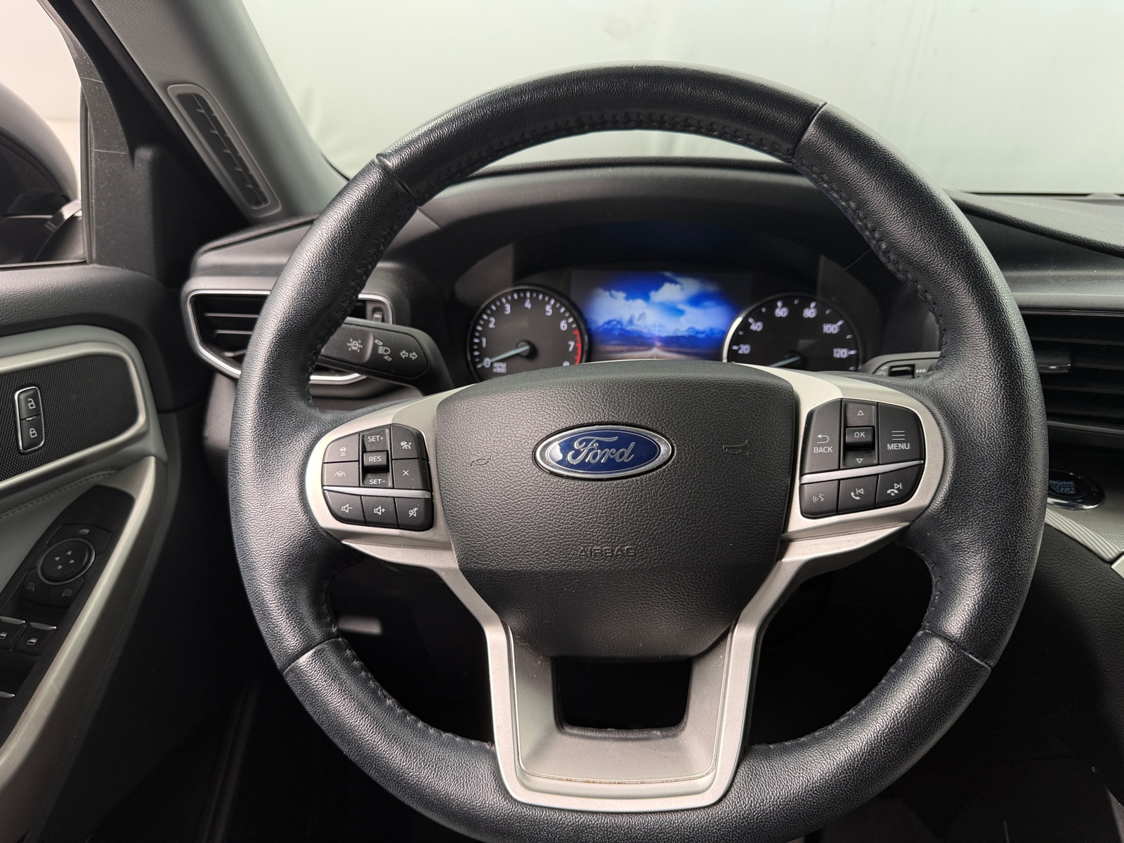 Thumbnail: 2022 Ford Explorer - 5