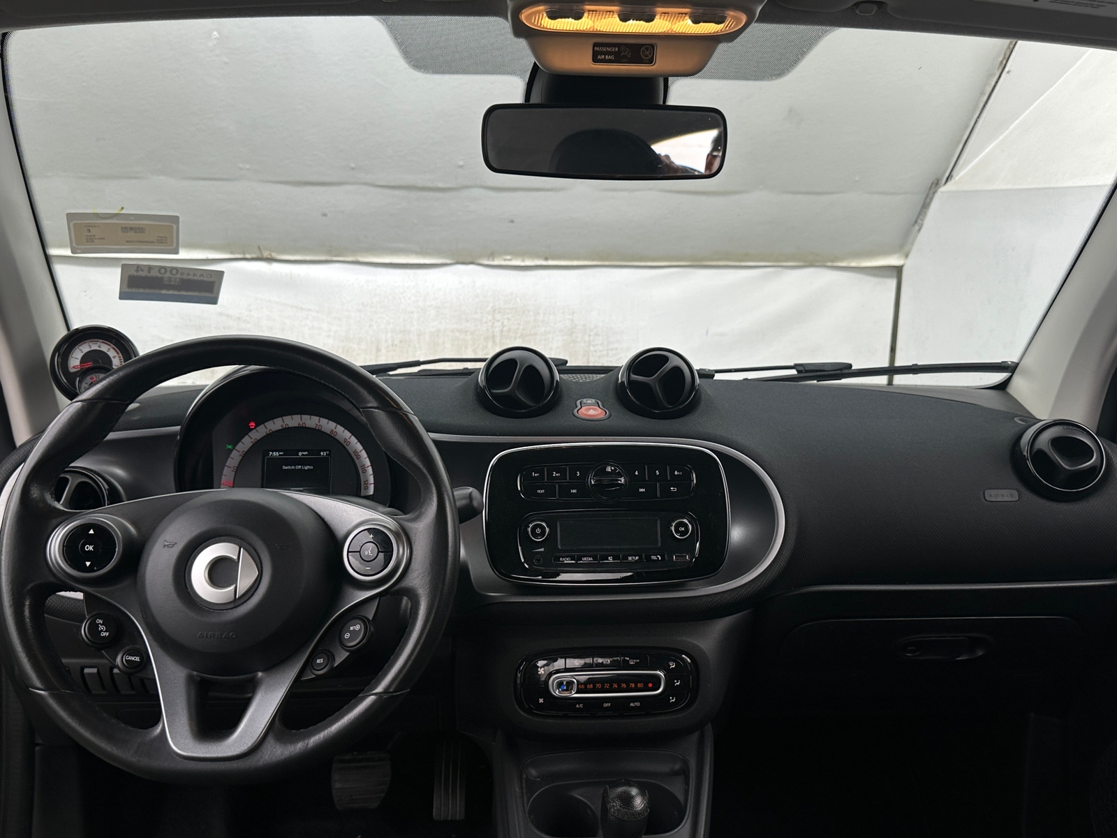 Thumbnail: 2016 smart fortwo - 3