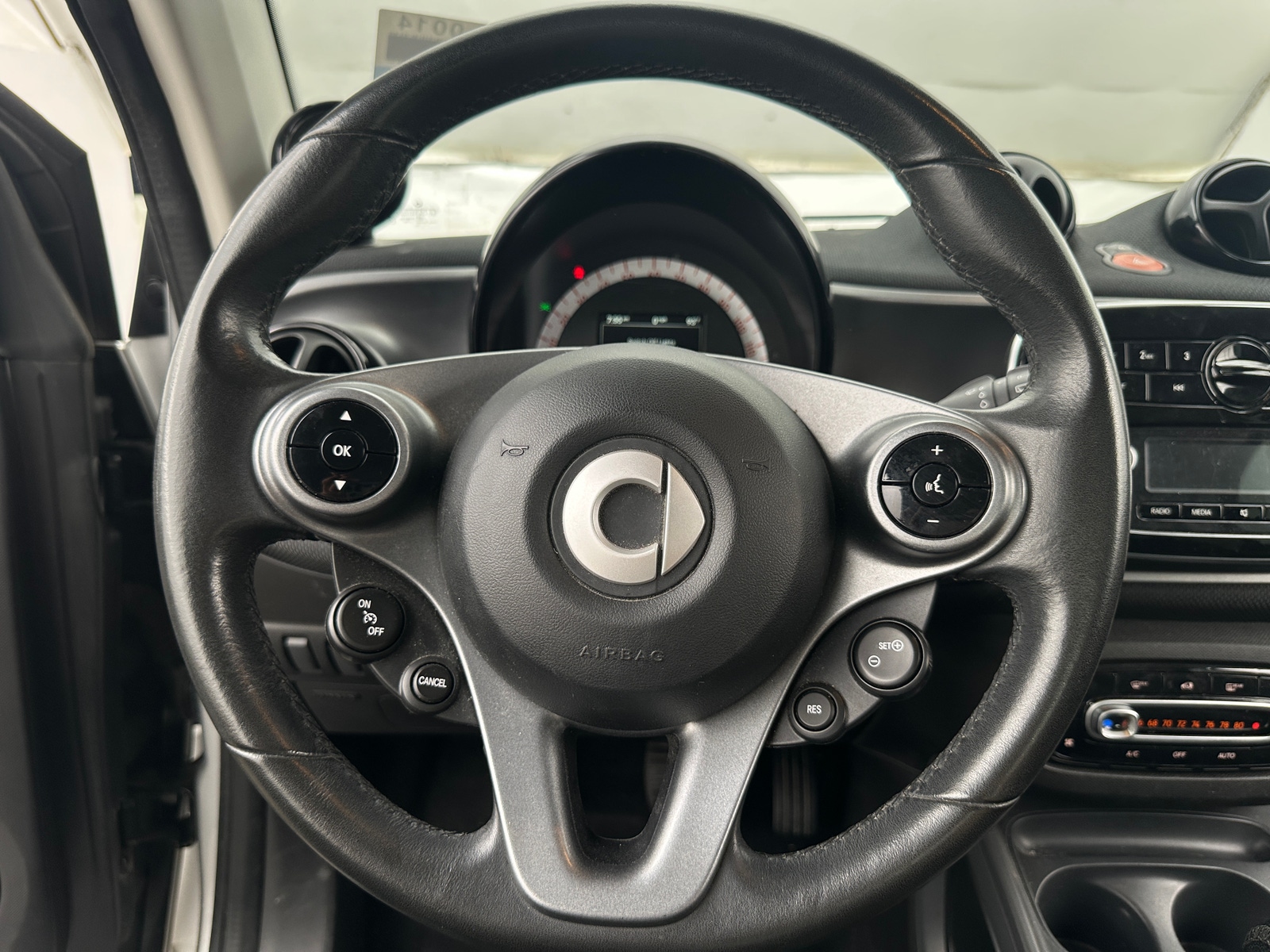 Thumbnail: 2016 smart fortwo - 5